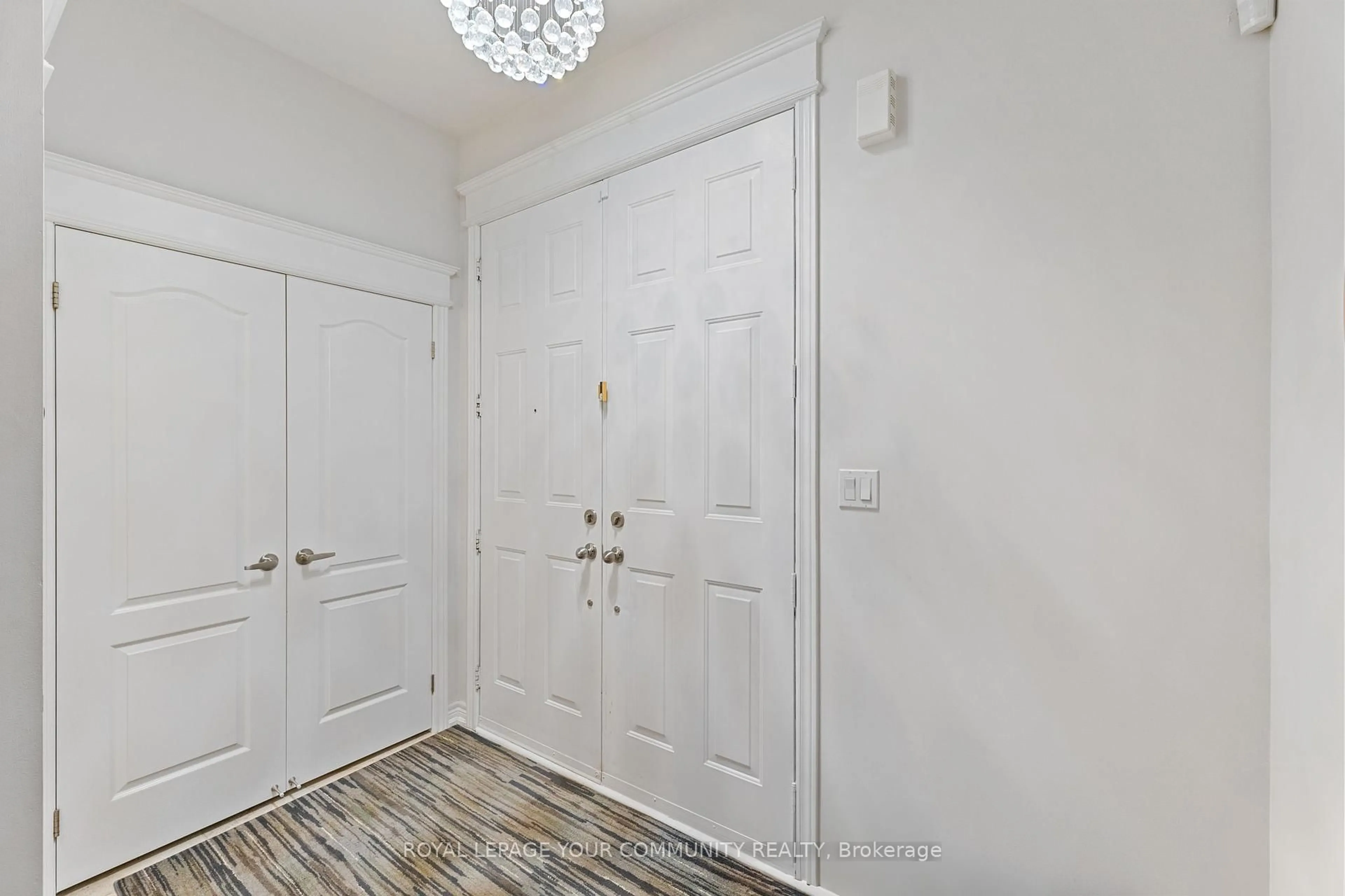 Indoor entryway for 7 Sundew Lane, Richmond Hill Ontario L4E 1C3