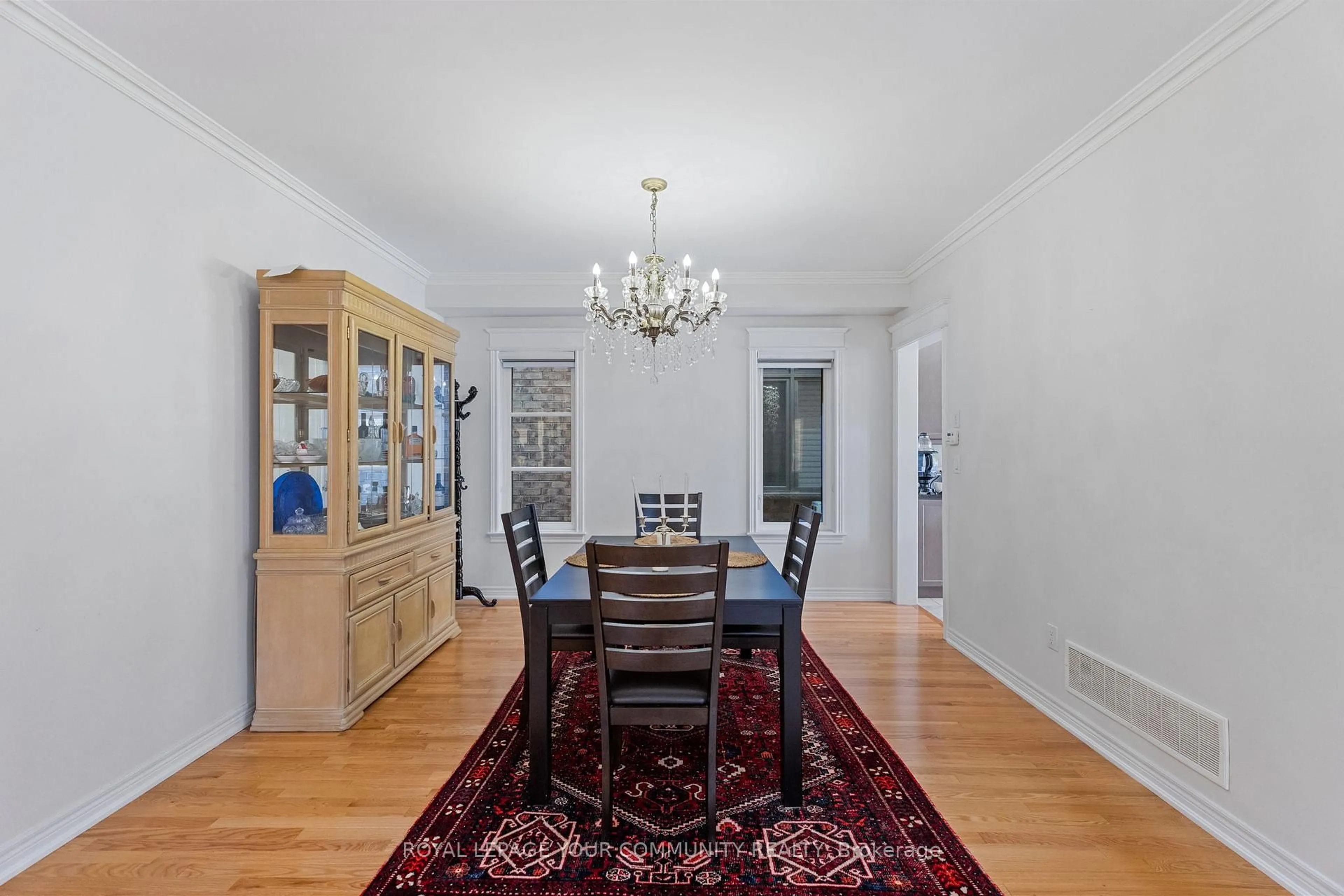 Dining room, wood/laminate floor for 7 Sundew Lane, Richmond Hill Ontario L4E 1C3