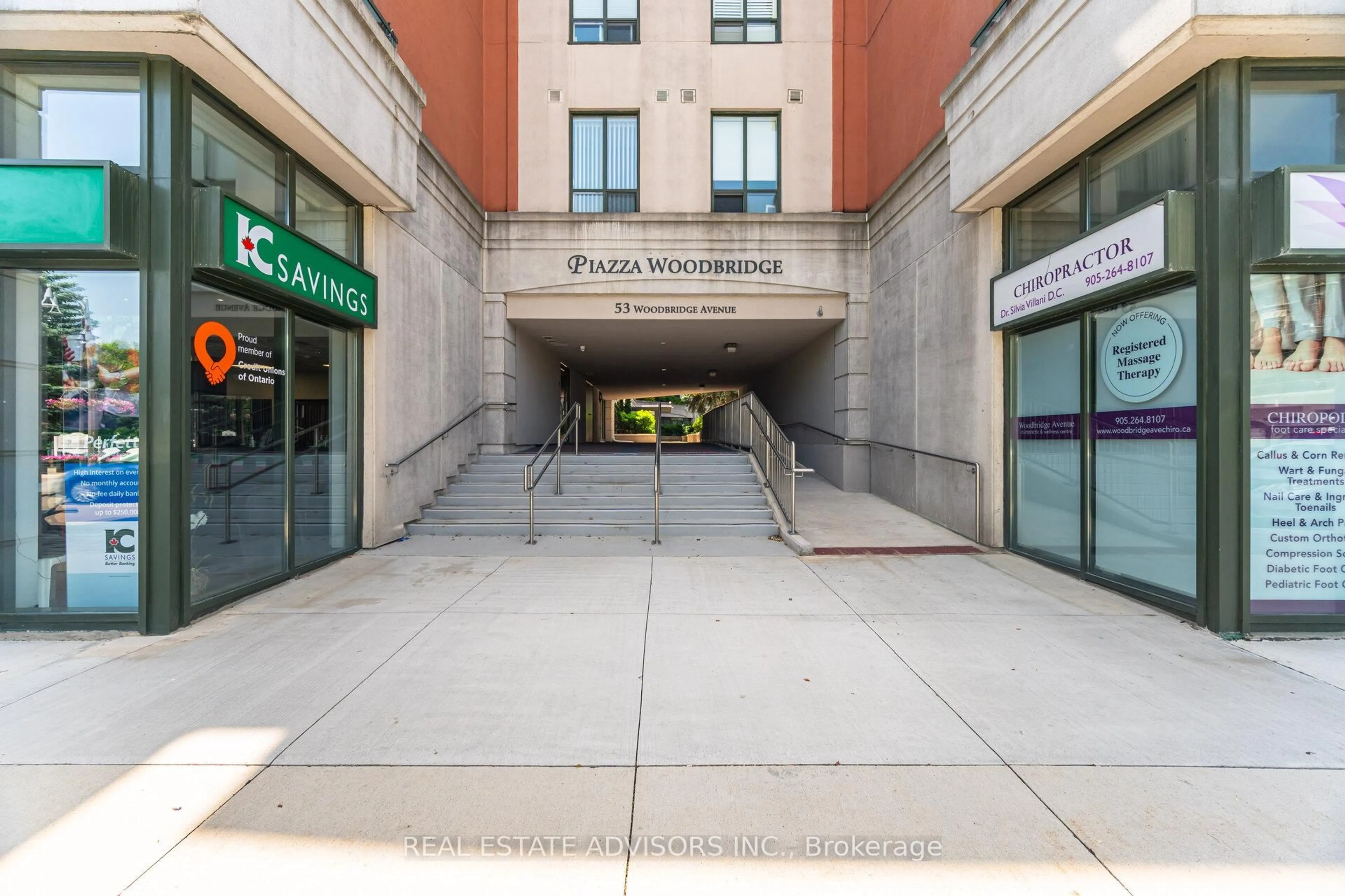 Indoor foyer for 53 Woodbridge Ave #313, Vaughan Ontario L4L 9K9