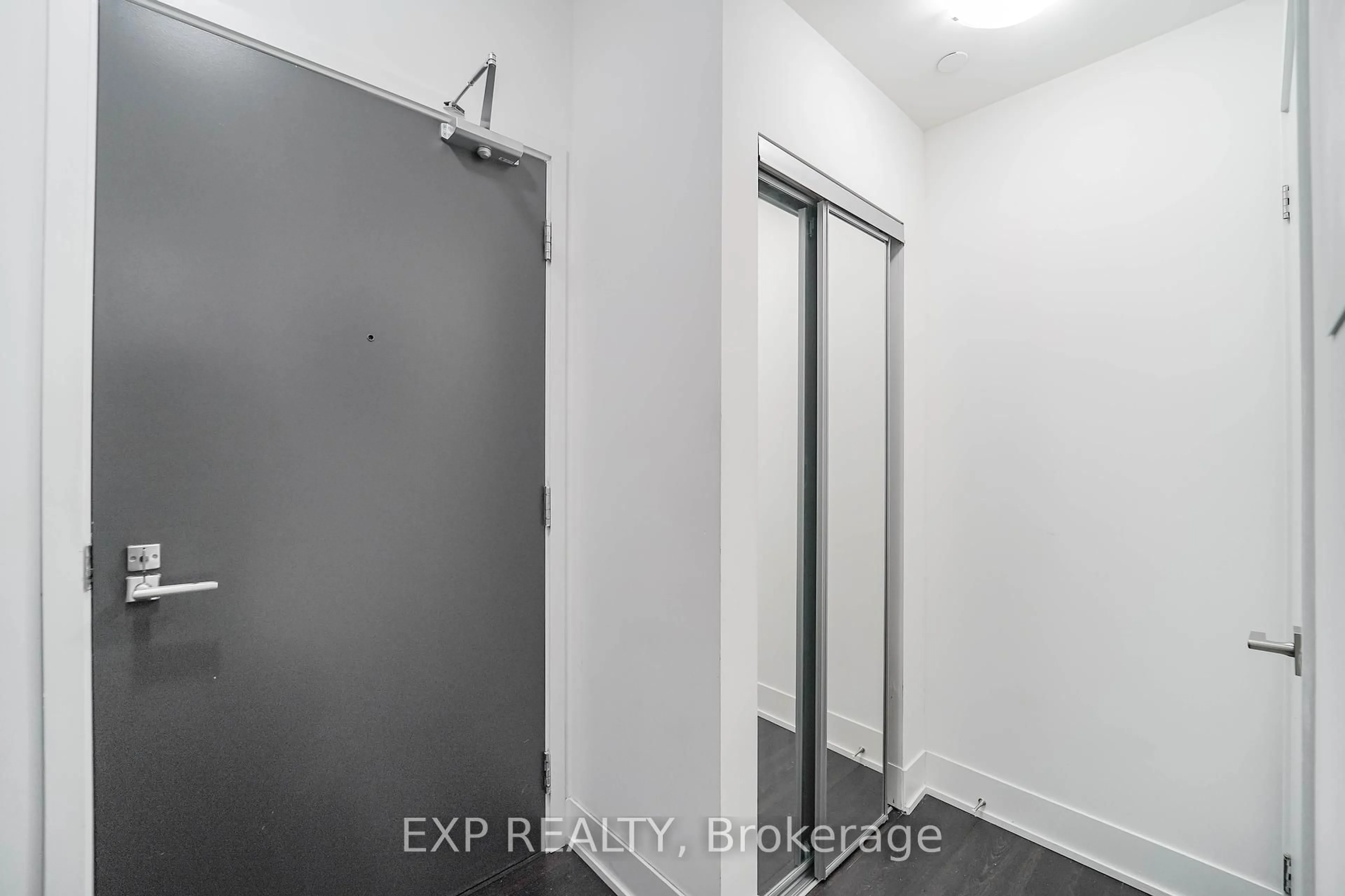 A pic of a room for 2916 Highway 7 Rd #418, Vaughan Ontario L4K 0K6