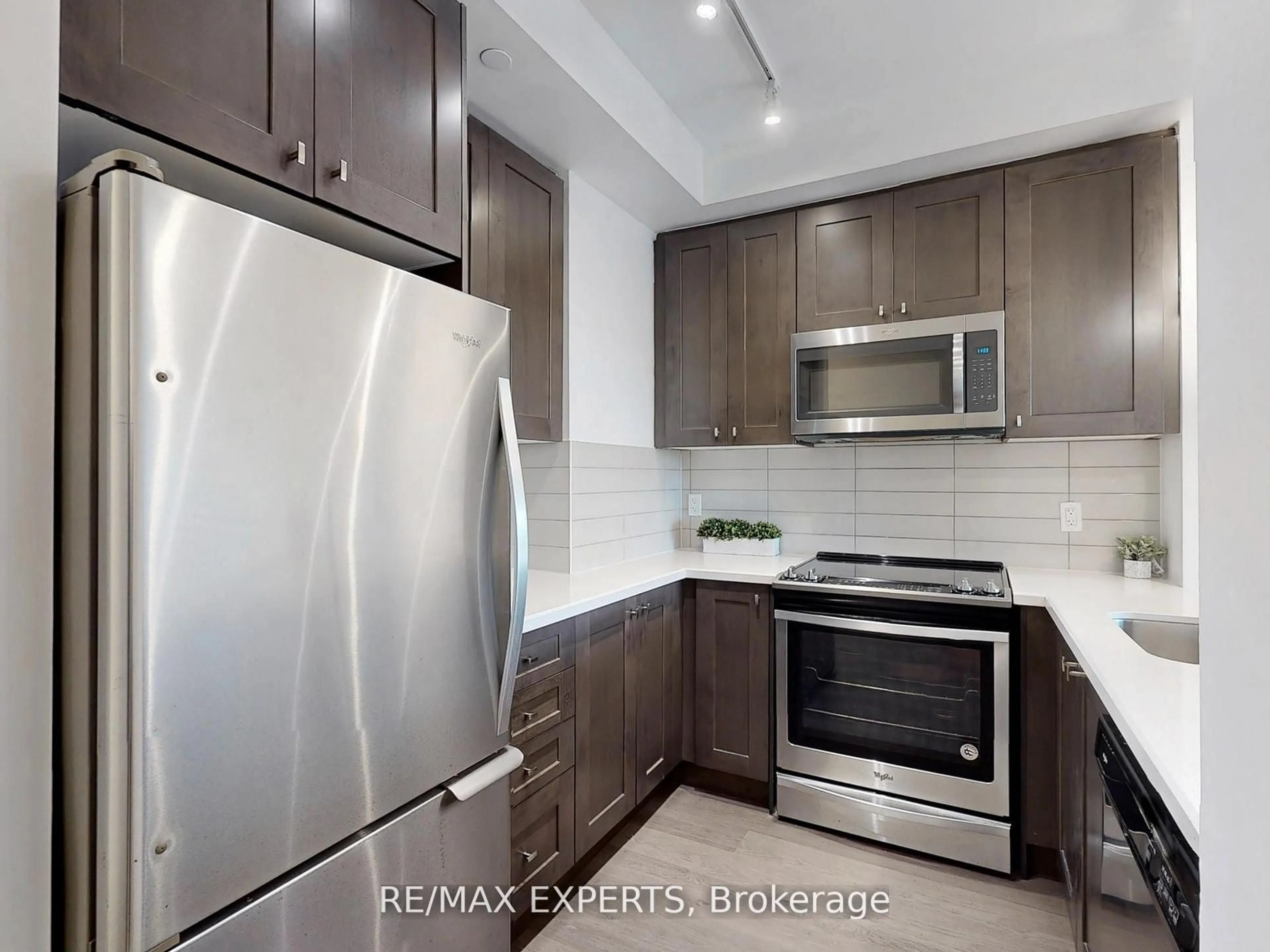 Unknown for 555 William Graham Dr #326, Aurora Ontario L4G 3L1