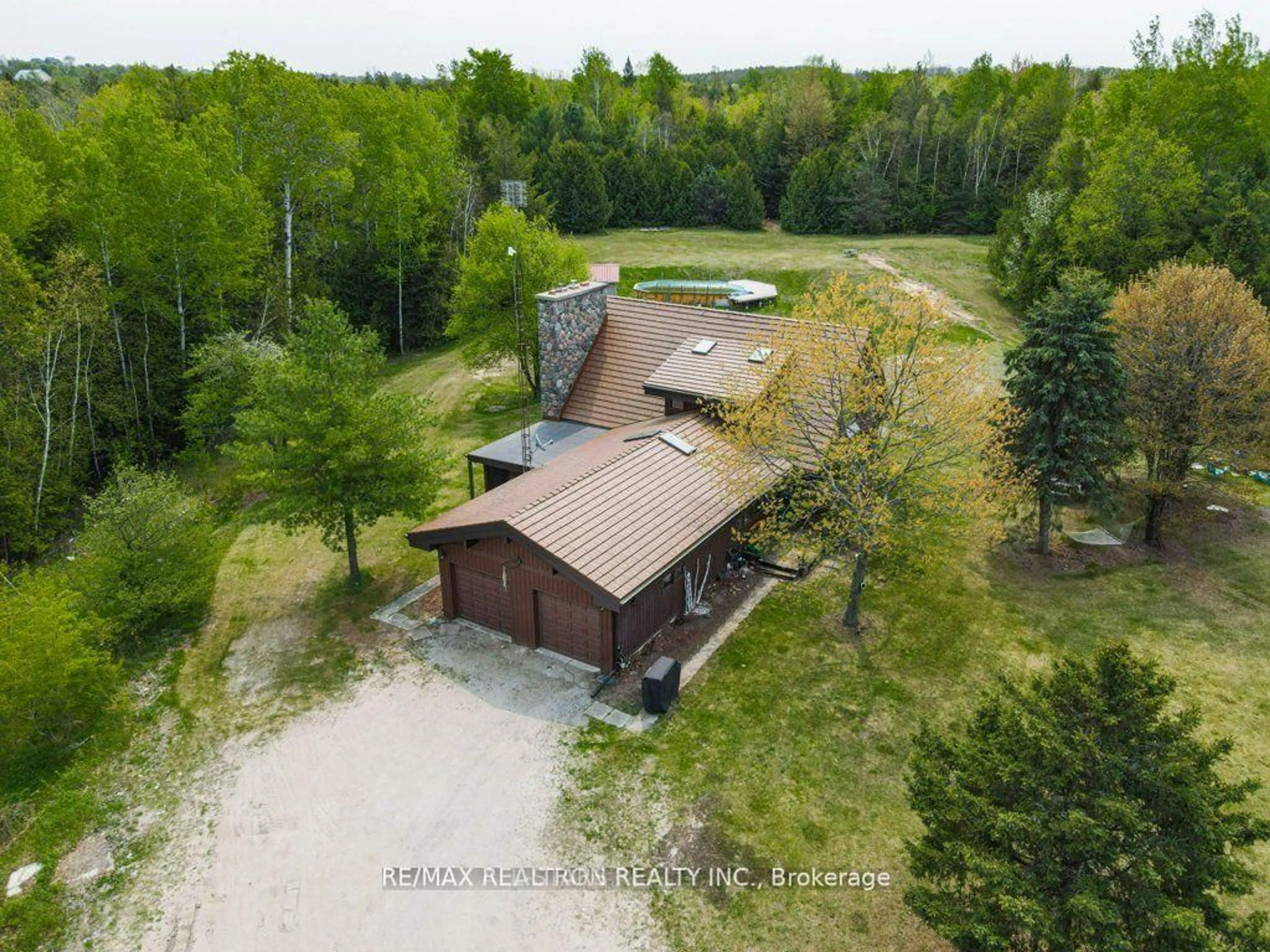 A pic from outside/outdoor area/front of a property/back of a property/a pic from drone, unknown for 335 Ashworth Rd, Uxbridge Ontario L0E 1T0