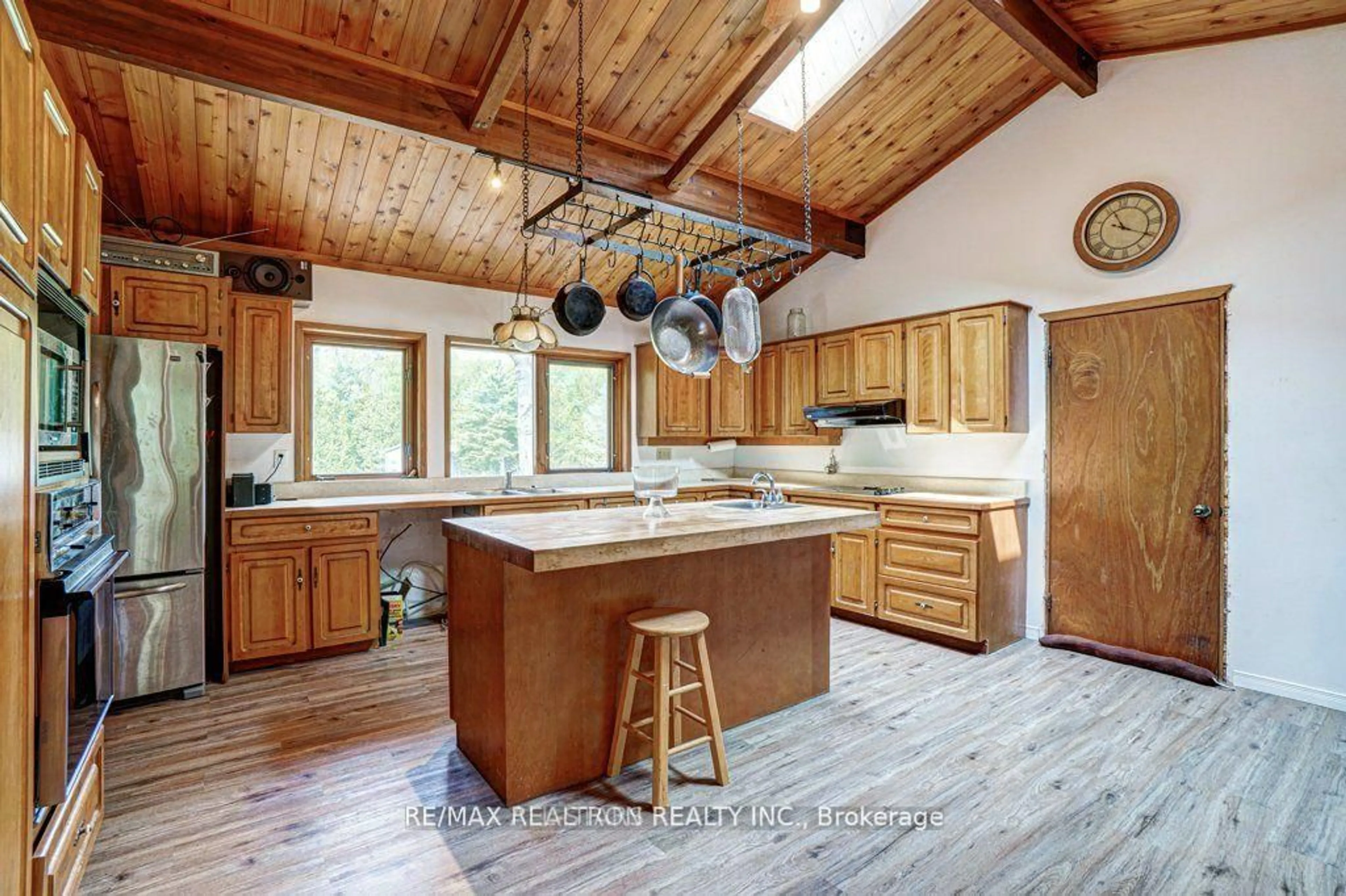 Rustic kitchen, unknown for 335 Ashworth Rd, Uxbridge Ontario L0E 1T0
