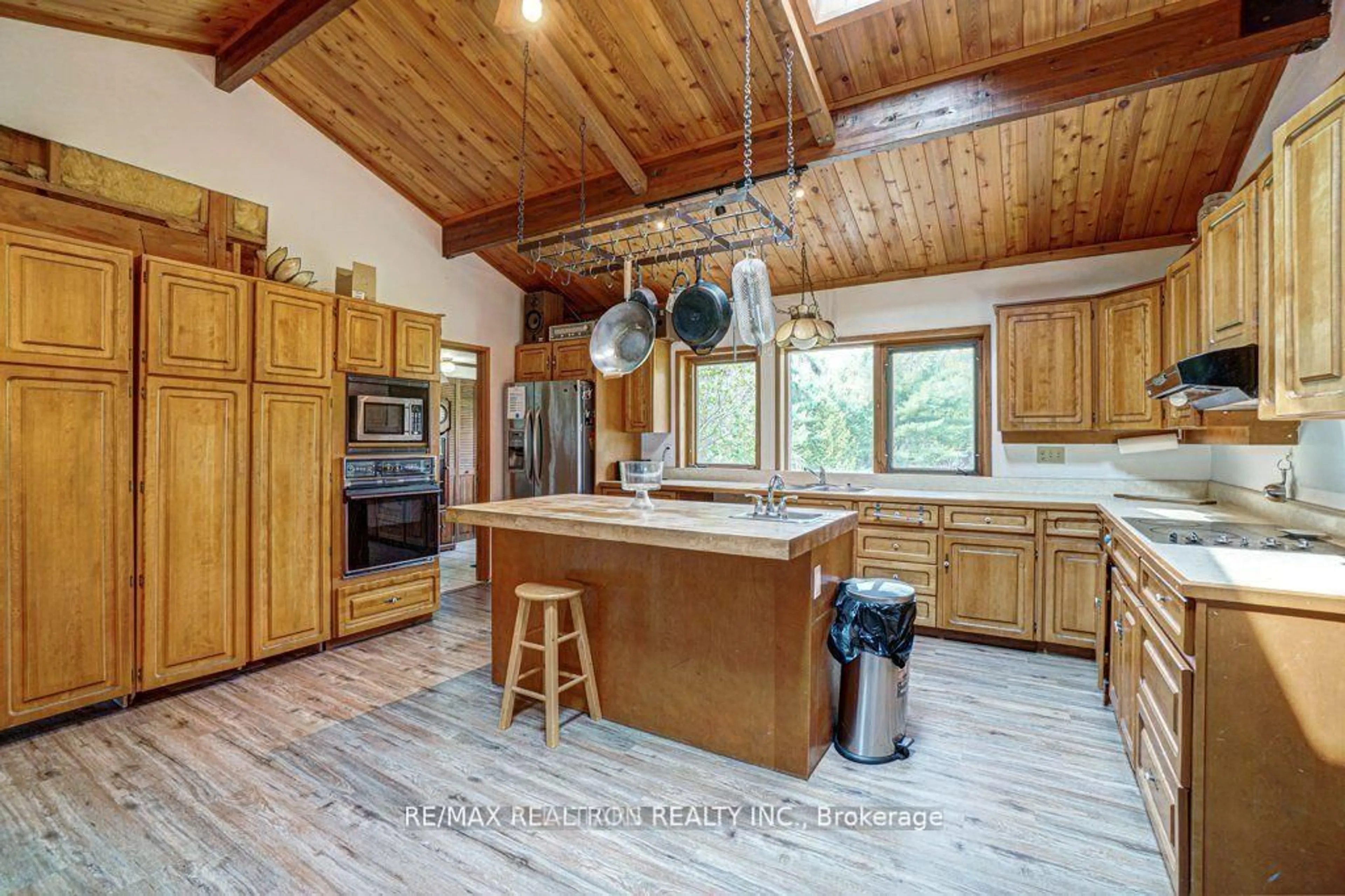 Open concept kitchen, ceramic/tile floor for 335 Ashworth Rd, Uxbridge Ontario L0E 1T0