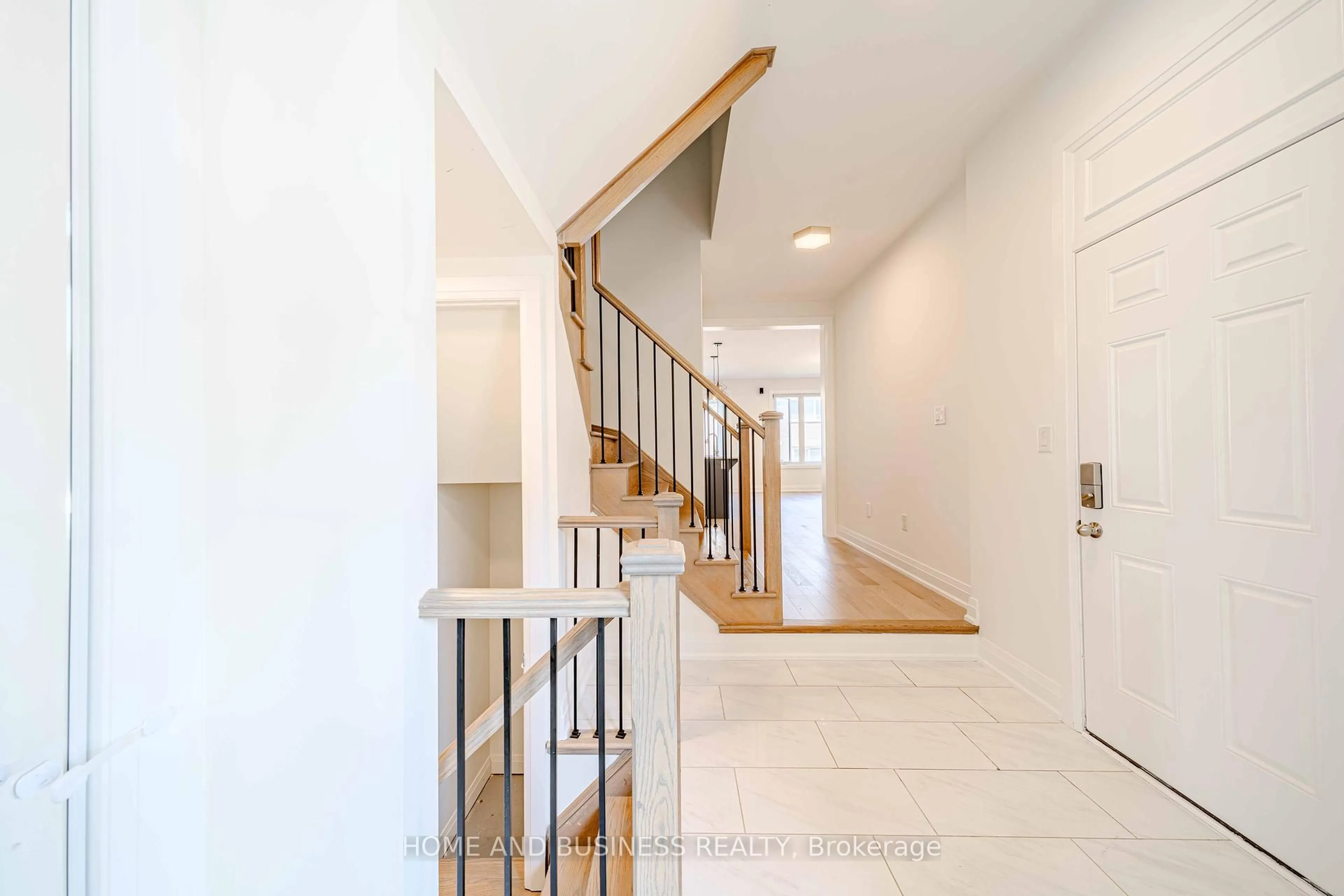 Indoor entryway for 24 Casely Ave, Richmond Hill Ontario L4S 0K3