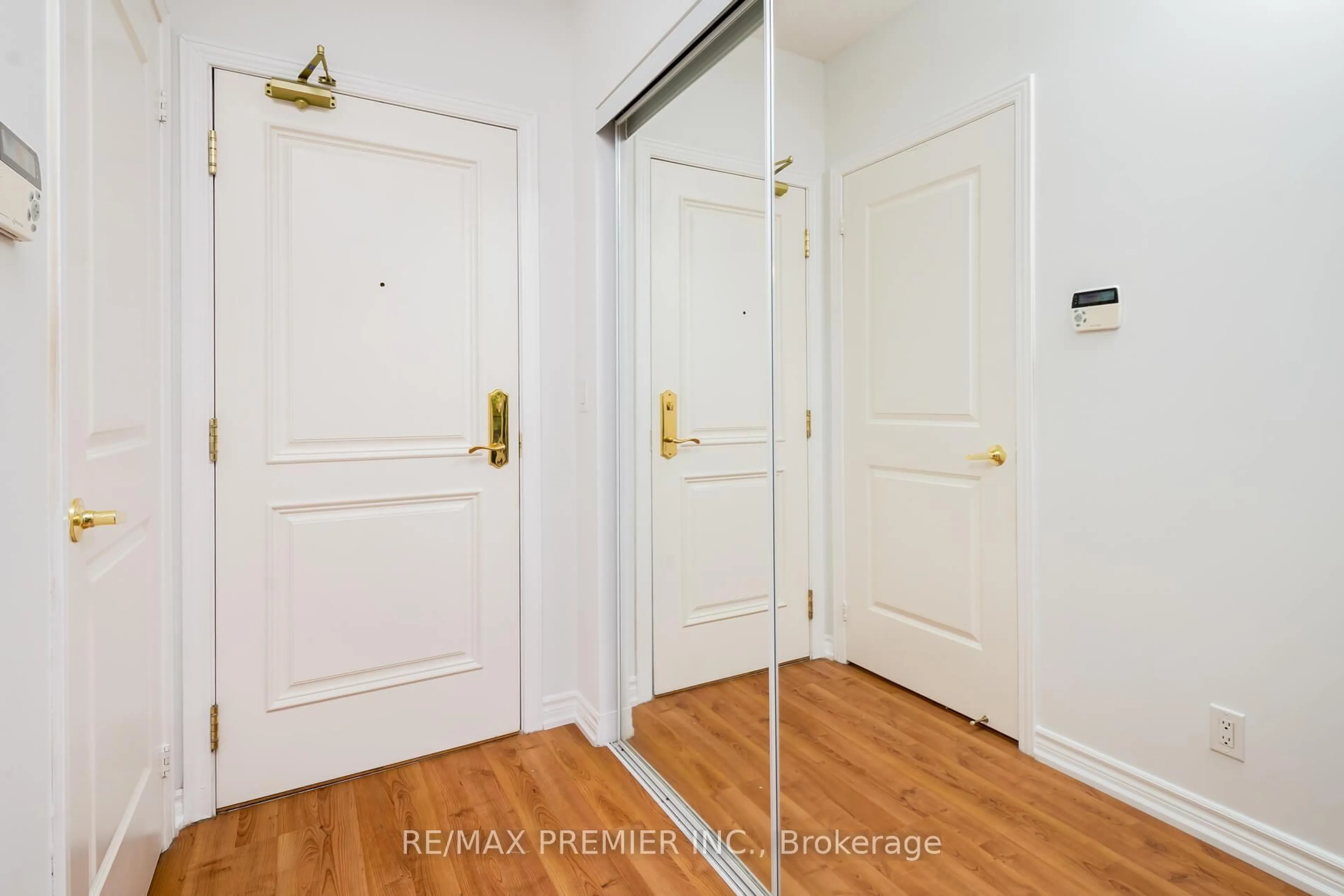 Indoor entryway for 9225 Jane St #309, Vaughan Ontario L6A 0J7