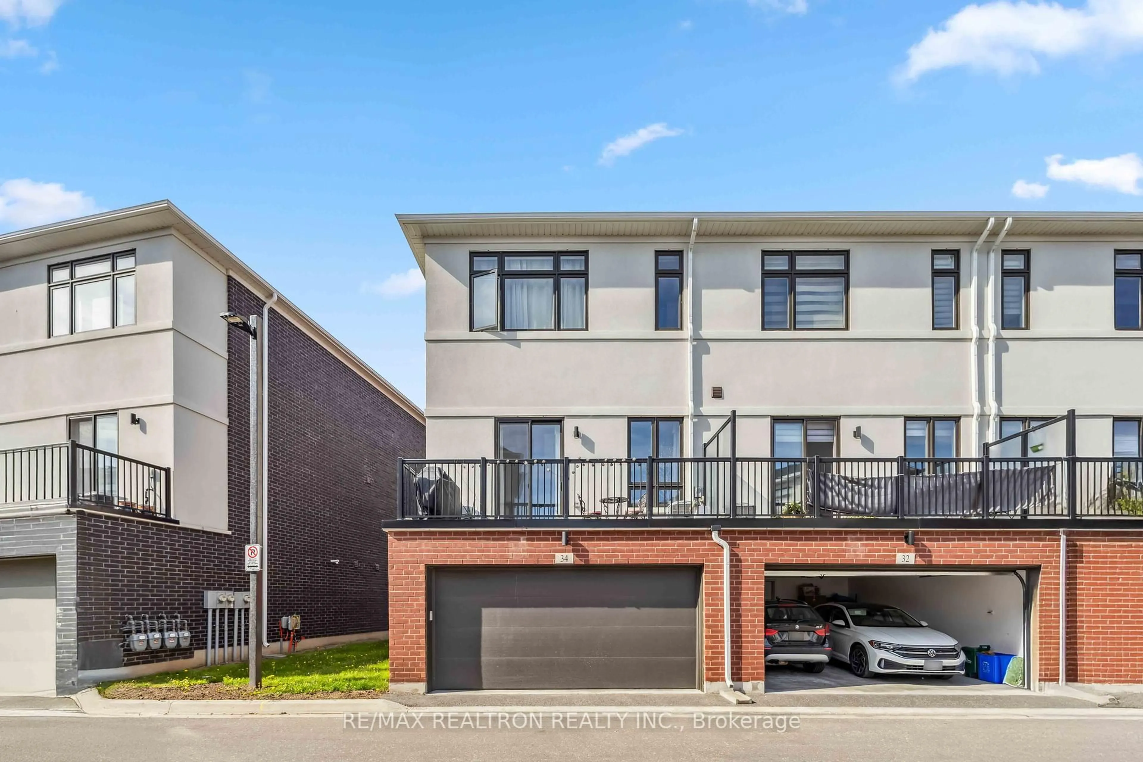 Home with brick exterior material, street for 34 Nine Mile Lane, Richmond Hill Ontario L4C 5S6