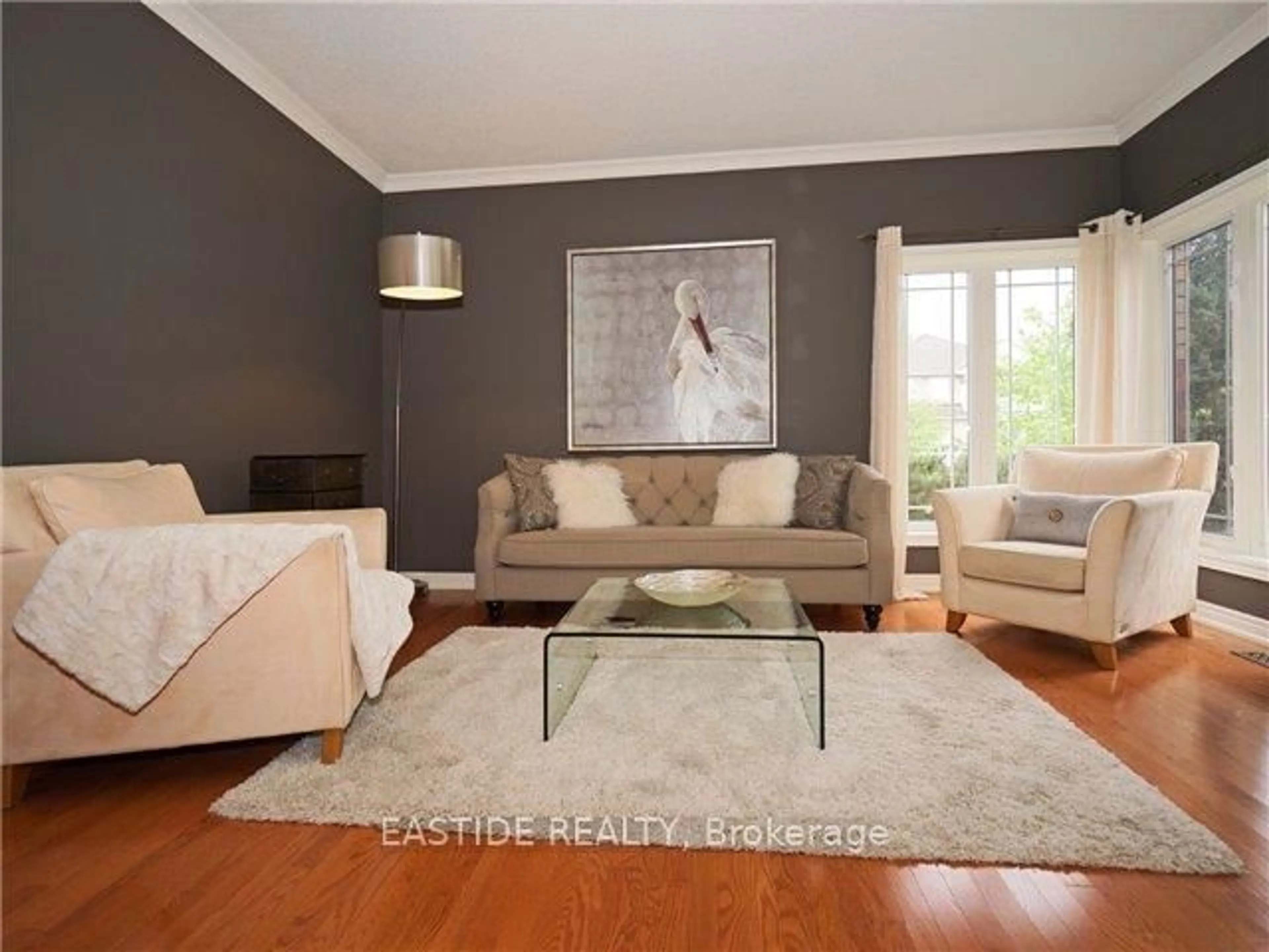 Living room with furniture, wood/laminate floor for 29 Wolfson Cres, Richmond Hill Ontario L4E 4N9