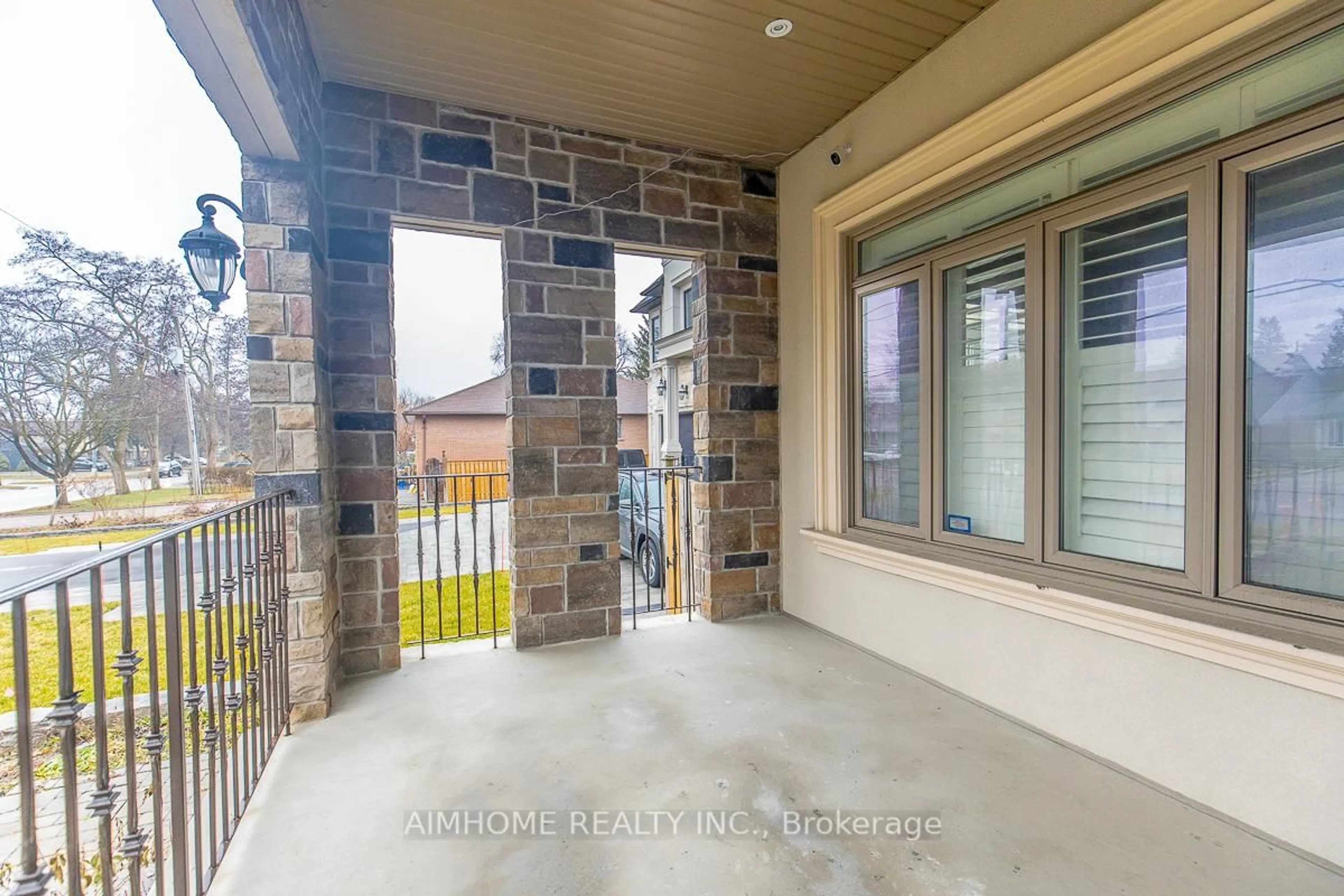 Indoor entryway for 220 Weldrick Rd, Richmond Hill Ontario L4C 3V3