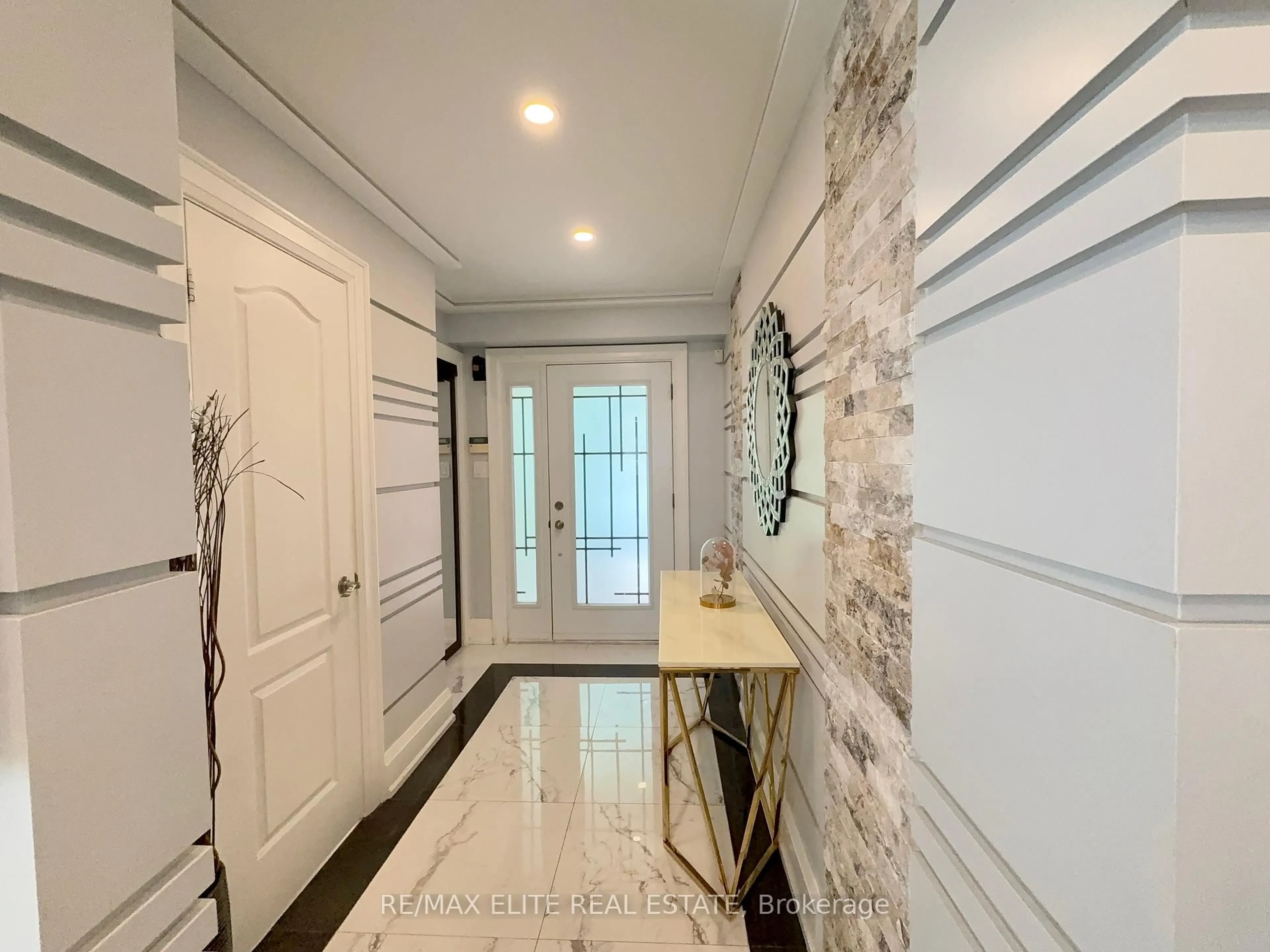 Indoor entryway for 7 Love Run Rd, Vaughan Ontario L6A 3M2
