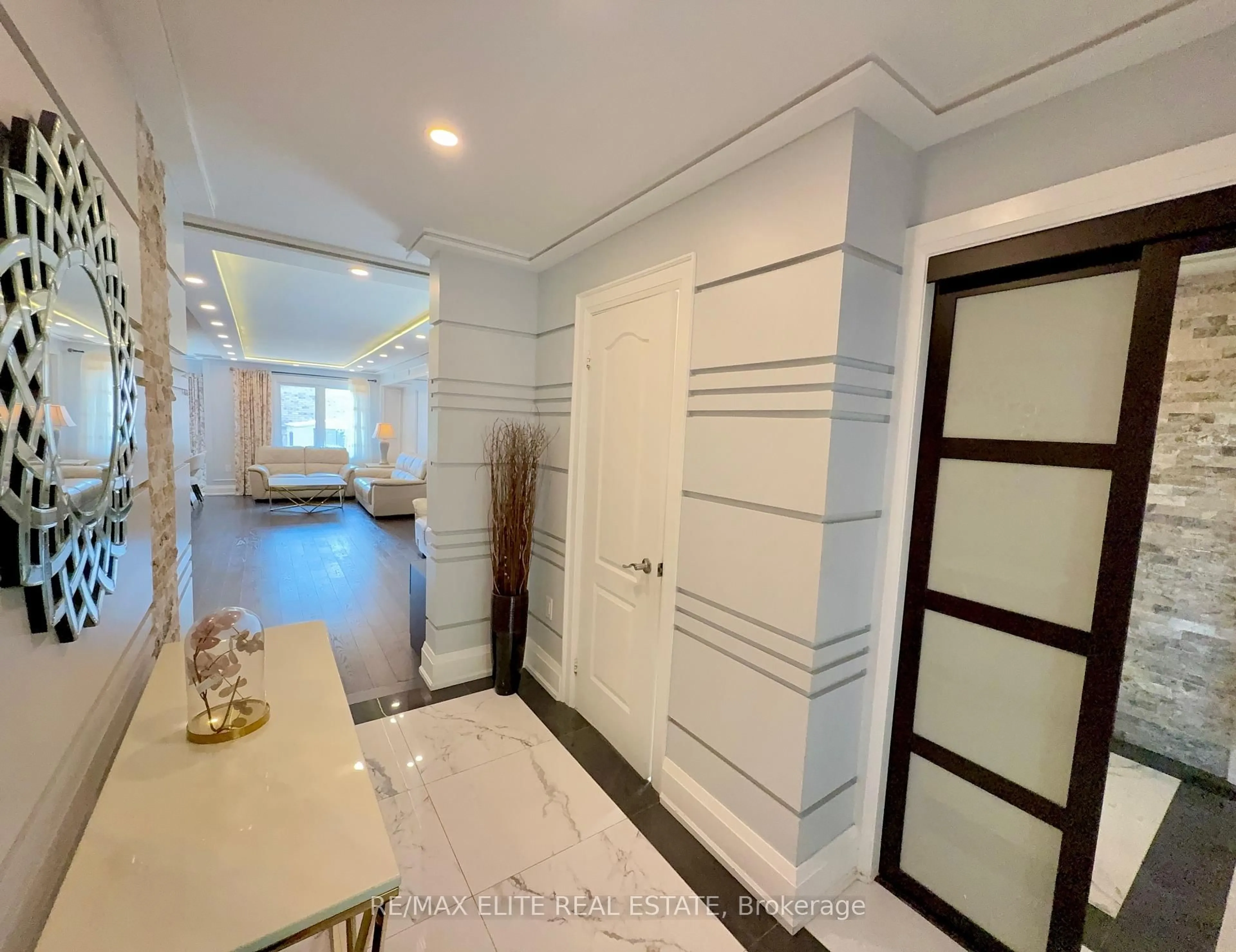 Indoor foyer for 7 Love Run Rd, Vaughan Ontario L6A 3M2