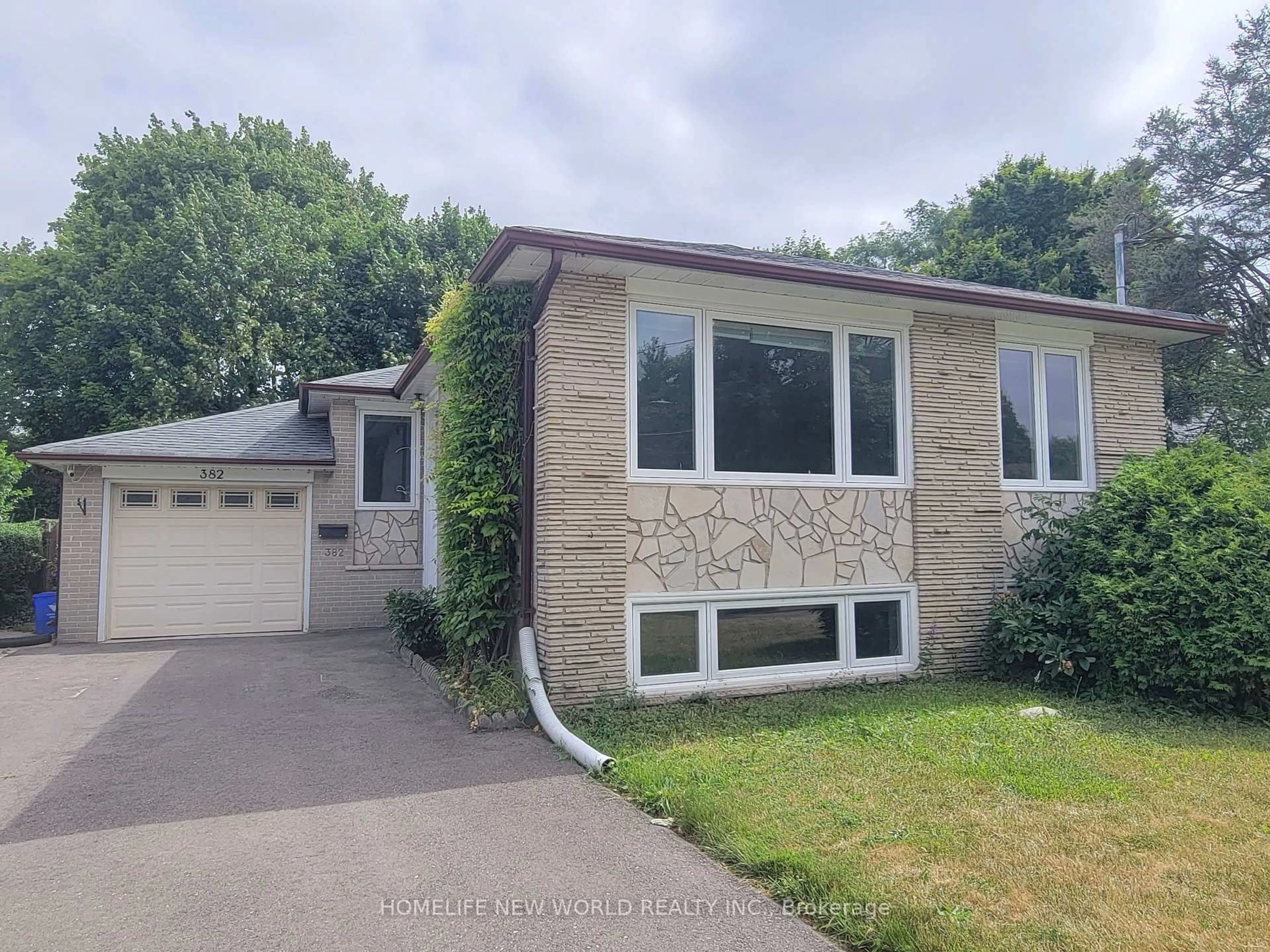 Home with vinyl exterior material, street for 382 Allgood St, Richmond Hill Ontario L4C 2Z2