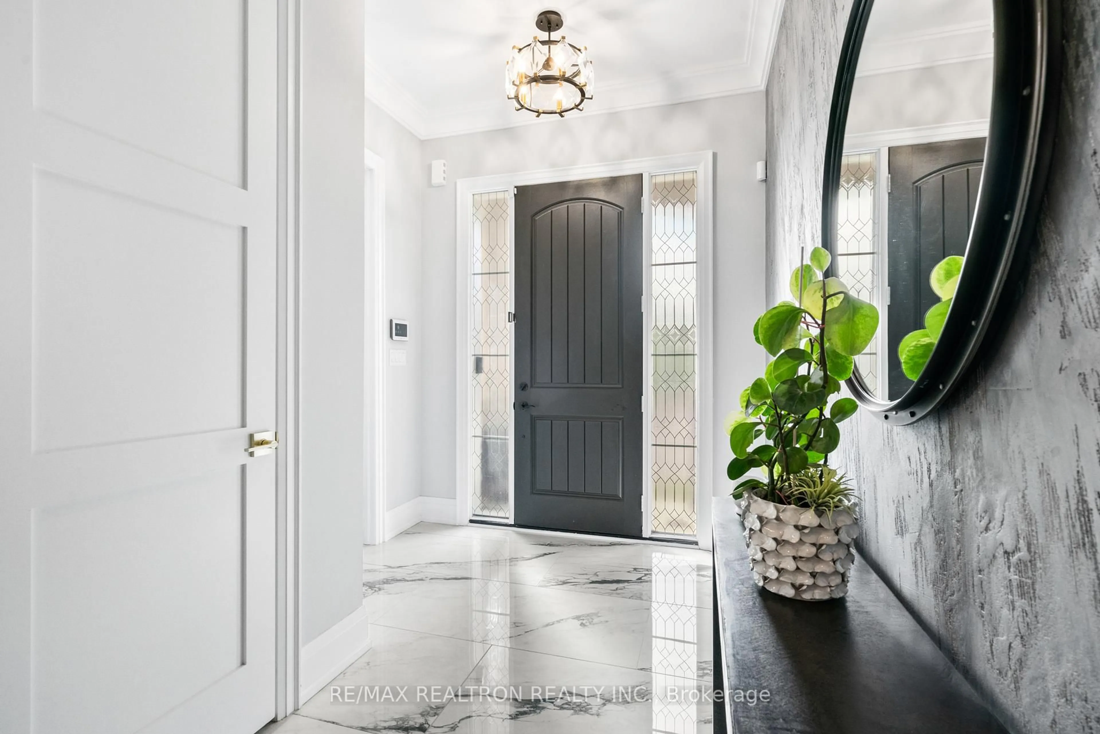 Indoor entryway for 26 Aspy Crt, Vaughan Ontario L6A 4X8