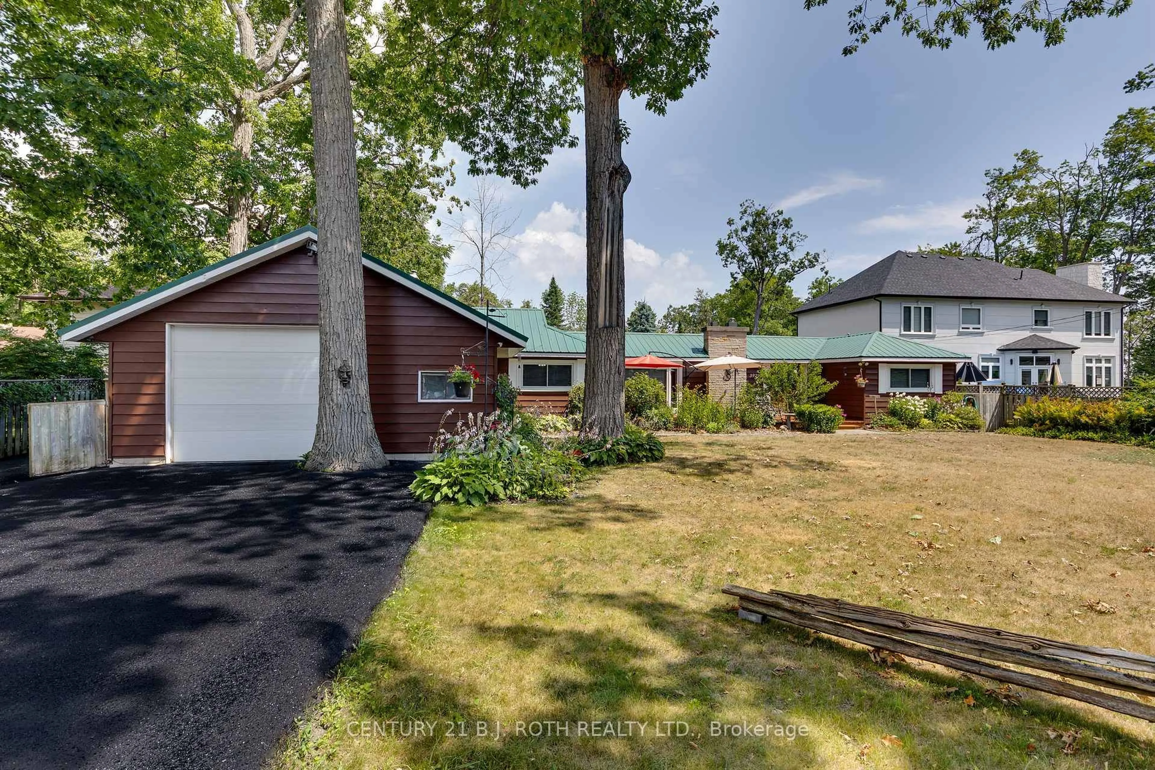 A pic from outside/outdoor area/front of a property/back of a property/a pic from drone, unknown for 3929 Alderly Ave, Innisfil Ontario L9S 2M2