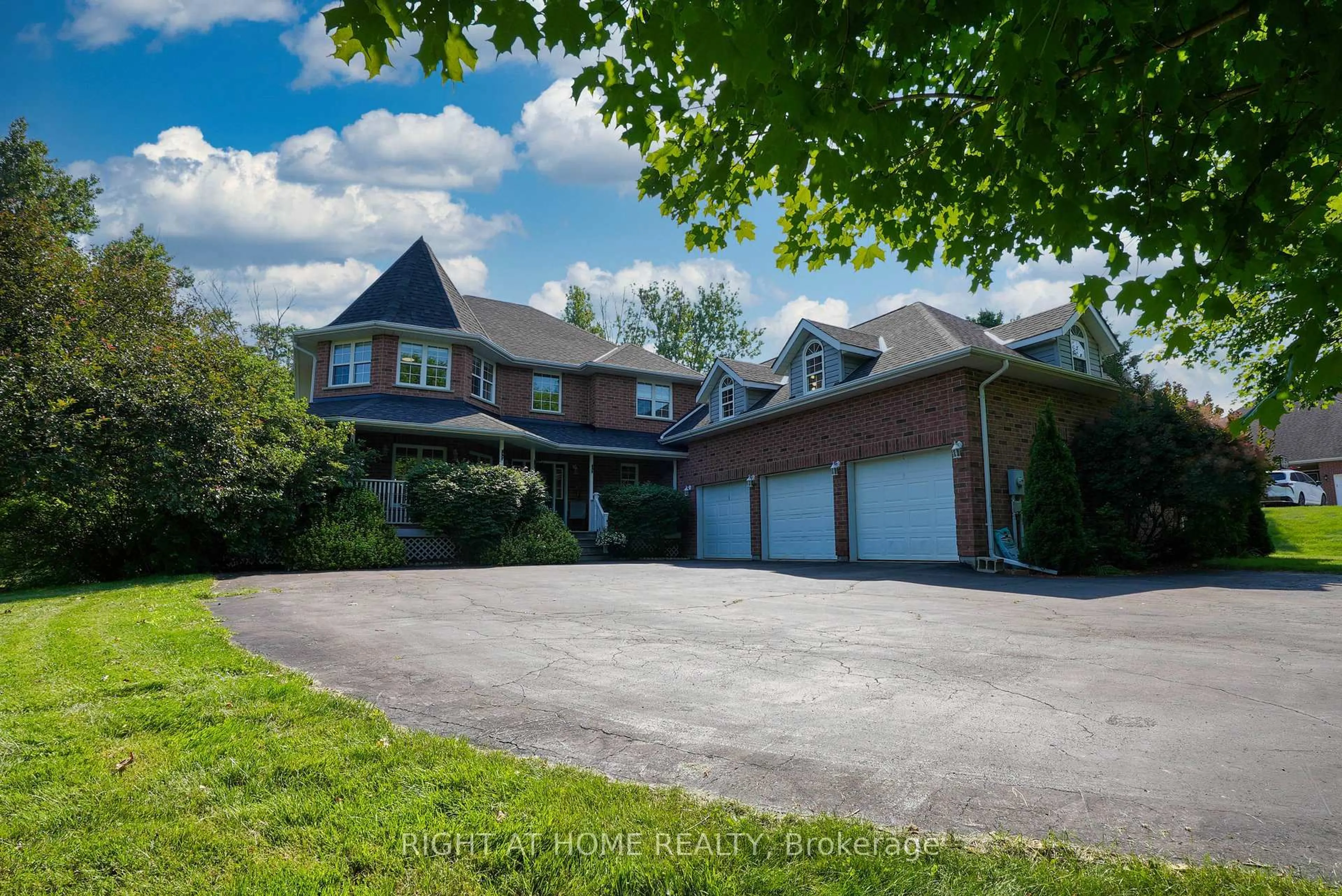 A pic from outside/outdoor area/front of a property/back of a property/a pic from drone, water/lake/river/ocean view for 11 Trainor Crt, King Ontario L0G 1N0