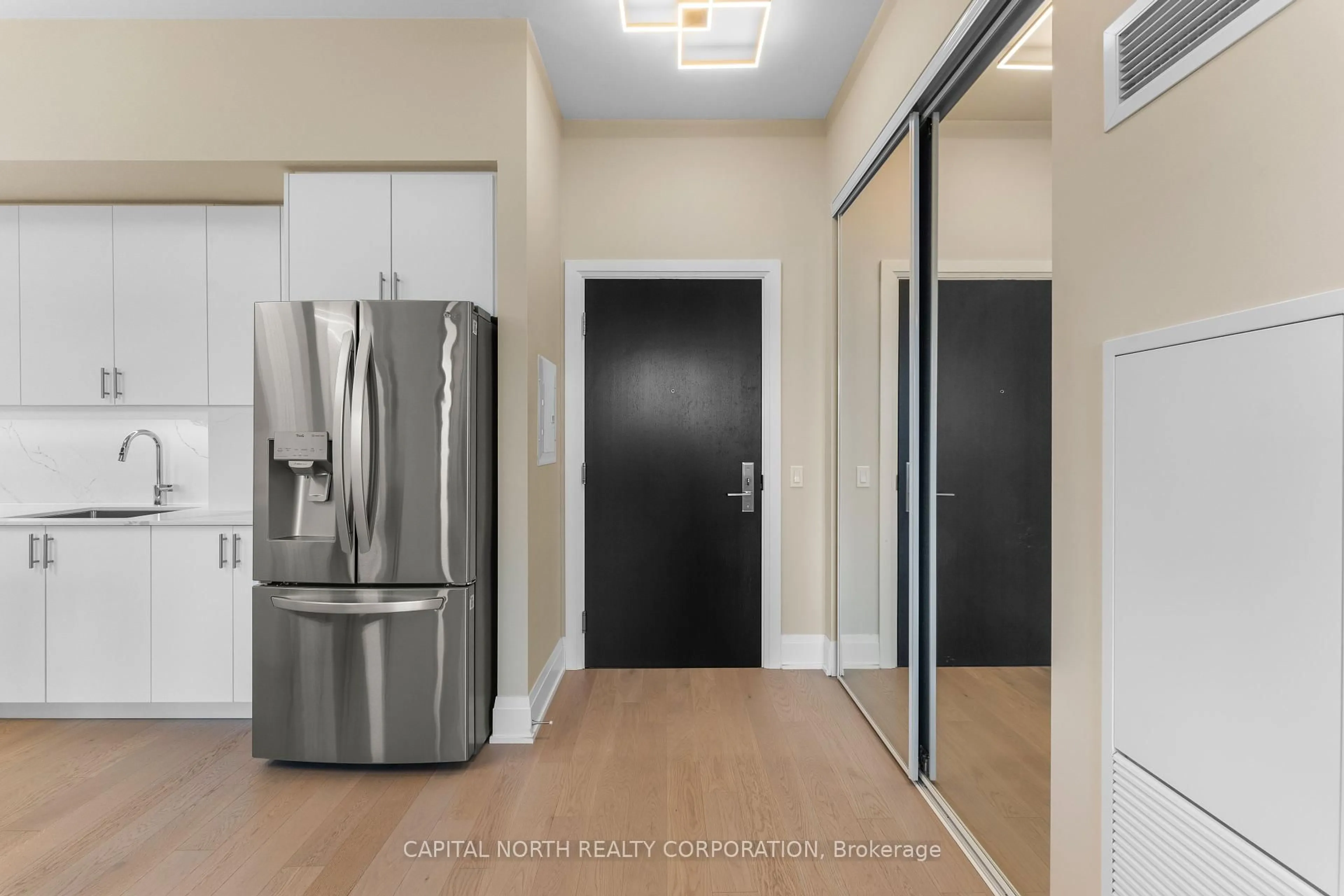 Indoor entryway for 9000 Jane St #610, Vaughan Ontario L4K 0M6