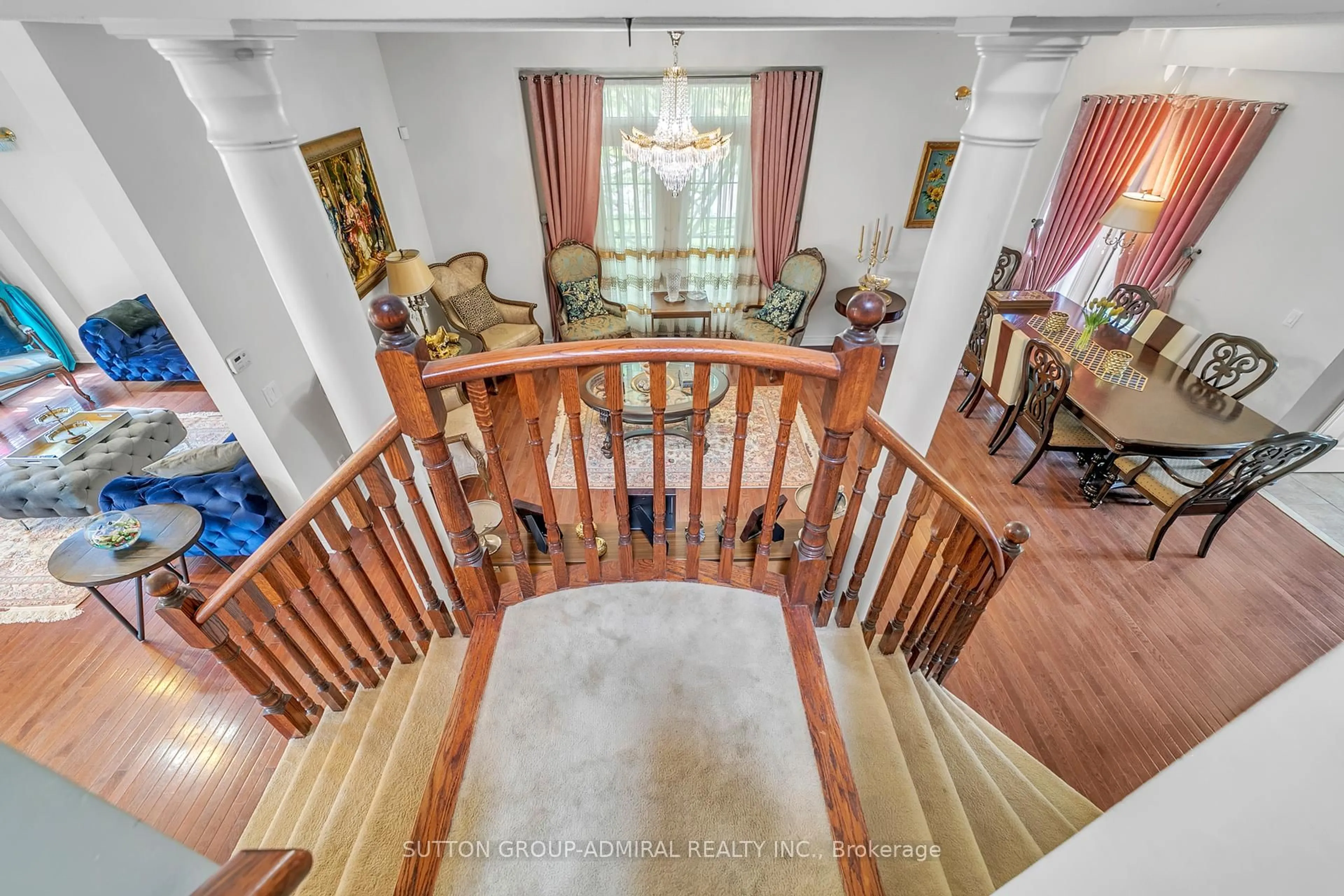 Indoor foyer for 70 Blackforest Dr, Richmond Hill Ontario L4E 4R5