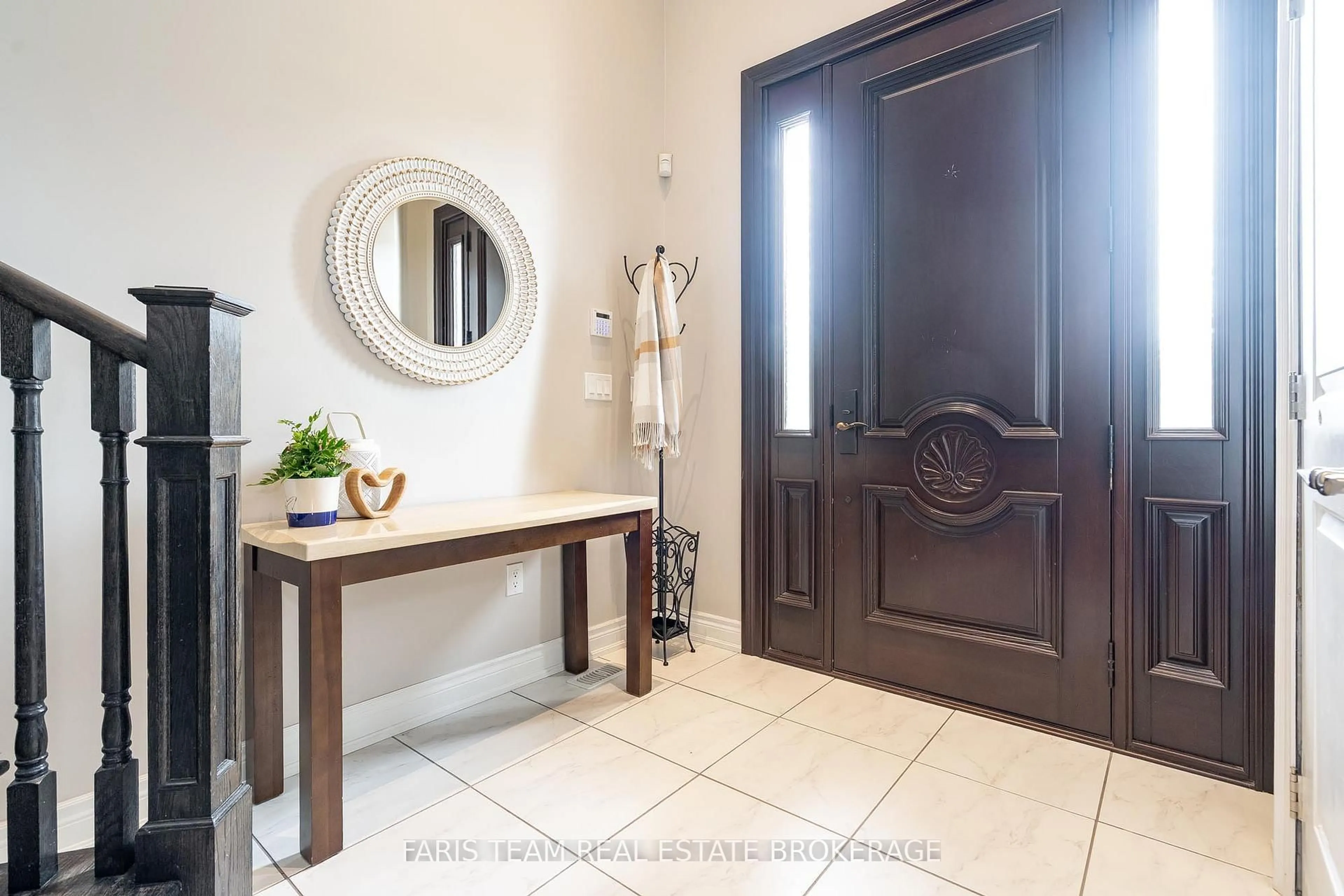 Indoor entryway for 2205 Adullam Ave, Innisfil Ontario L9S 2B2