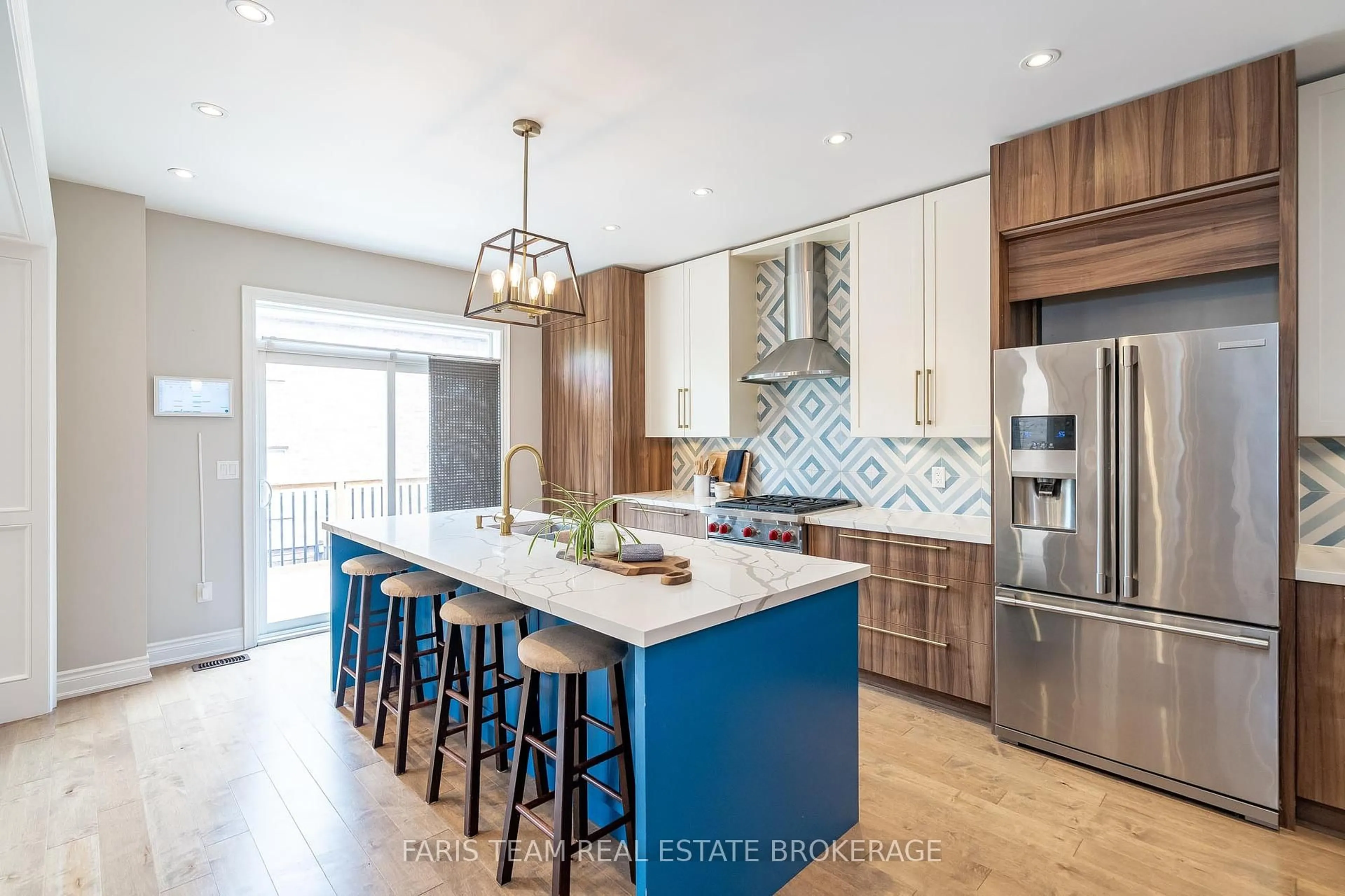 Contemporary kitchen, unknown for 2205 Adullam Ave, Innisfil Ontario L9S 2B2