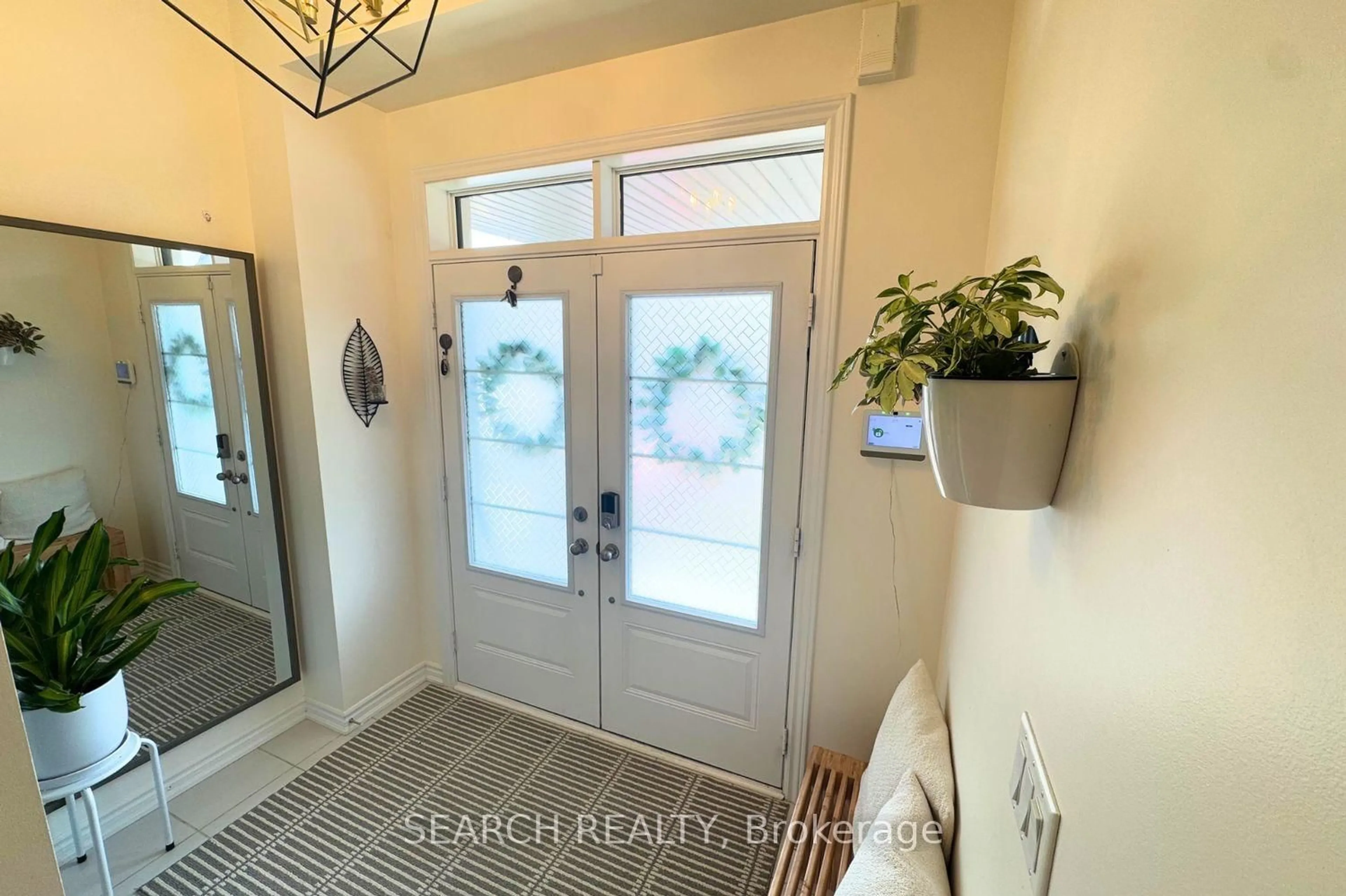 Indoor entryway for 50 Ghent Dr, Vaughan Ontario L4H 4T8