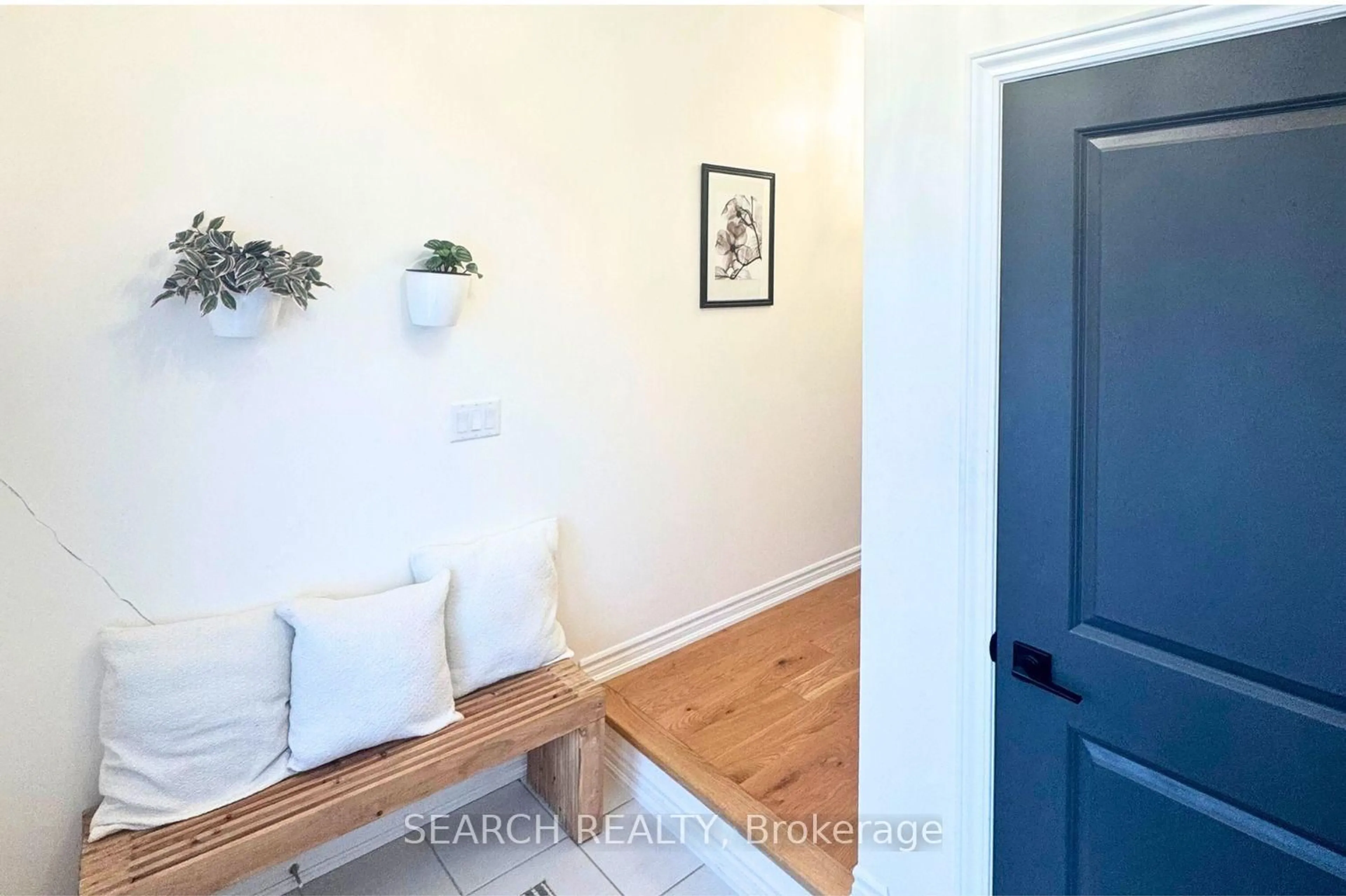 Indoor entryway for 50 Ghent Dr, Vaughan Ontario L4H 4T8