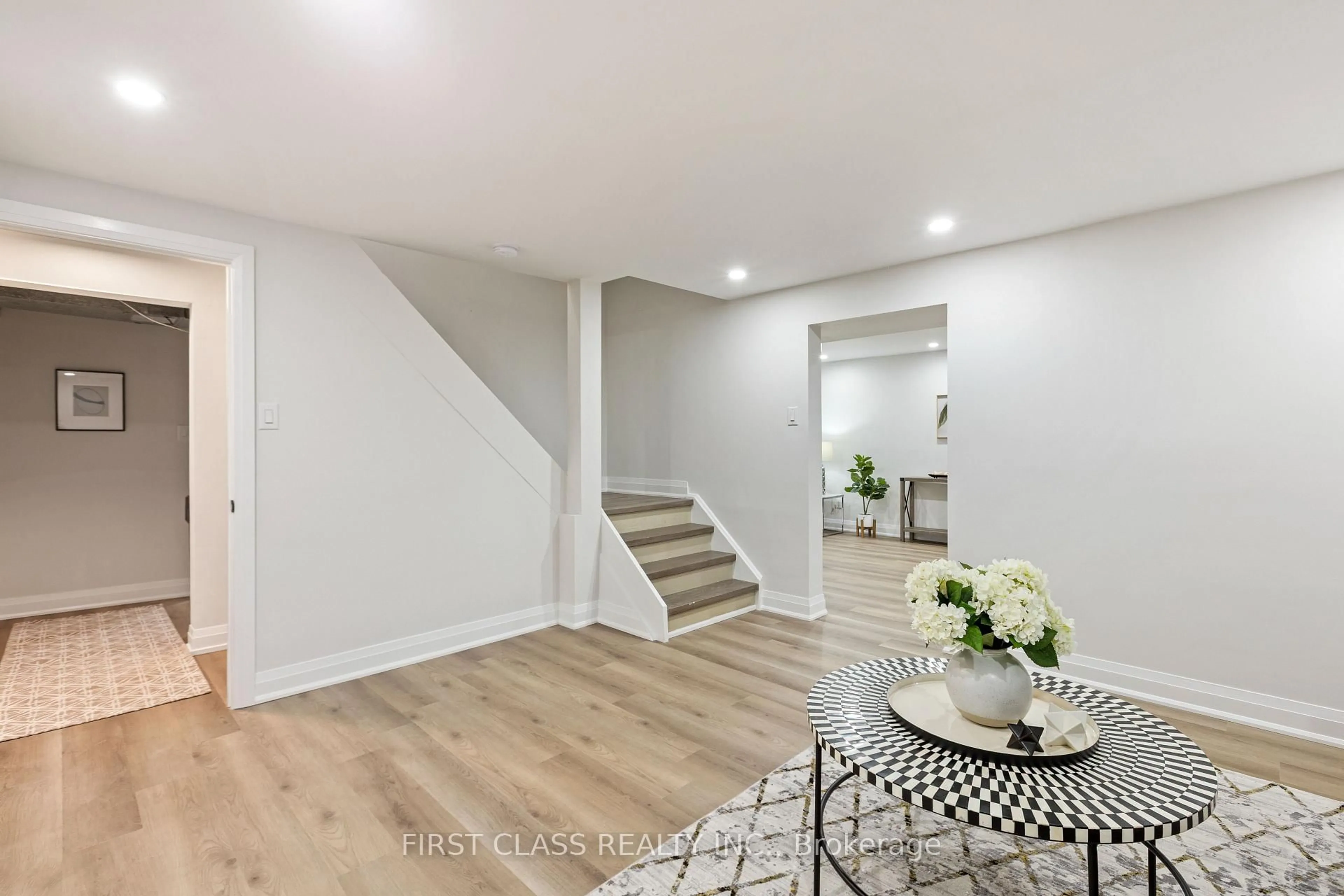 Indoor entryway for 679 Village Pkwy, Markham Ontario L3R 2Y4