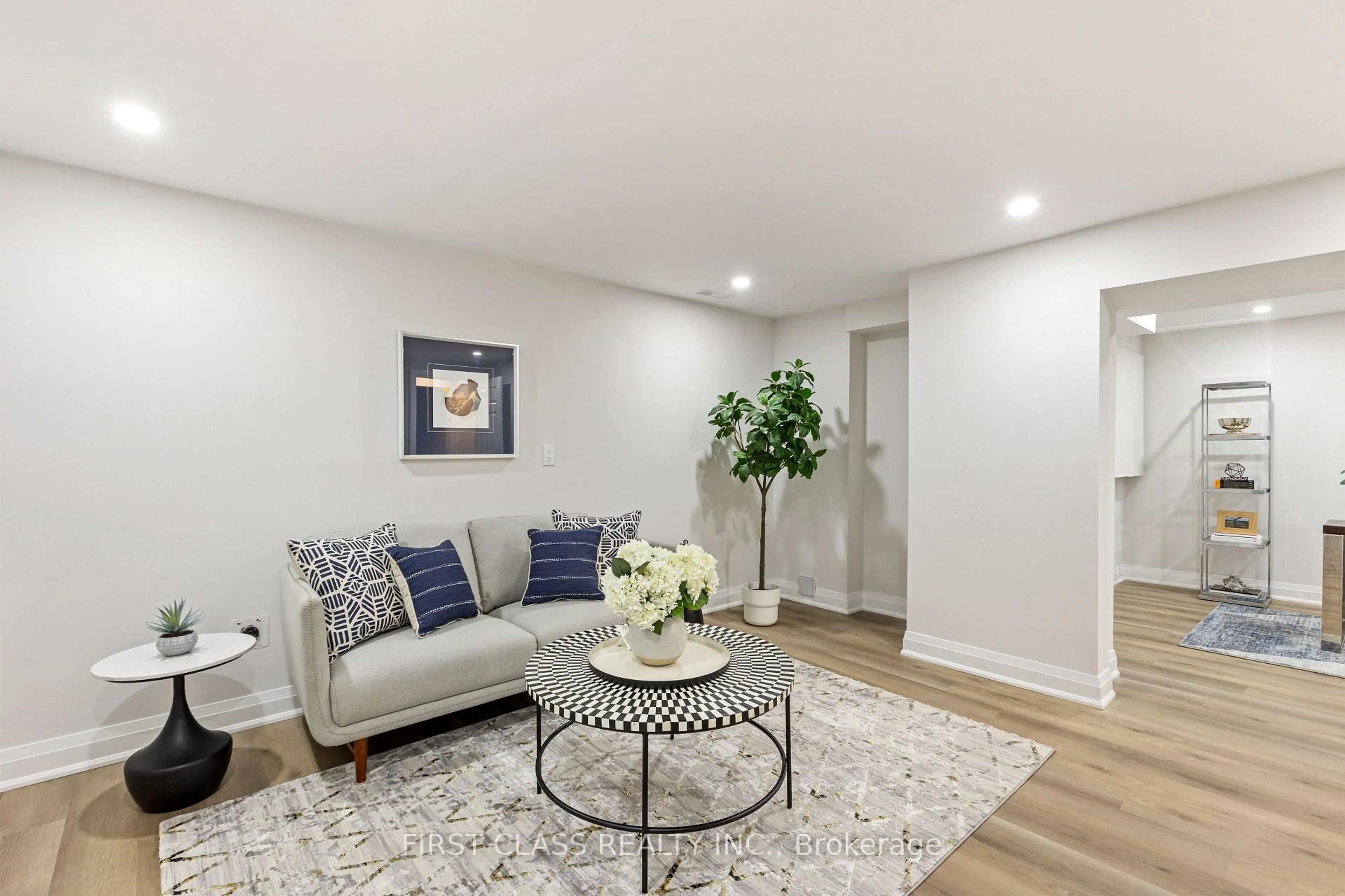 Living room with furniture, unknown for 679 Village Pkwy, Markham Ontario L3R 2Y4