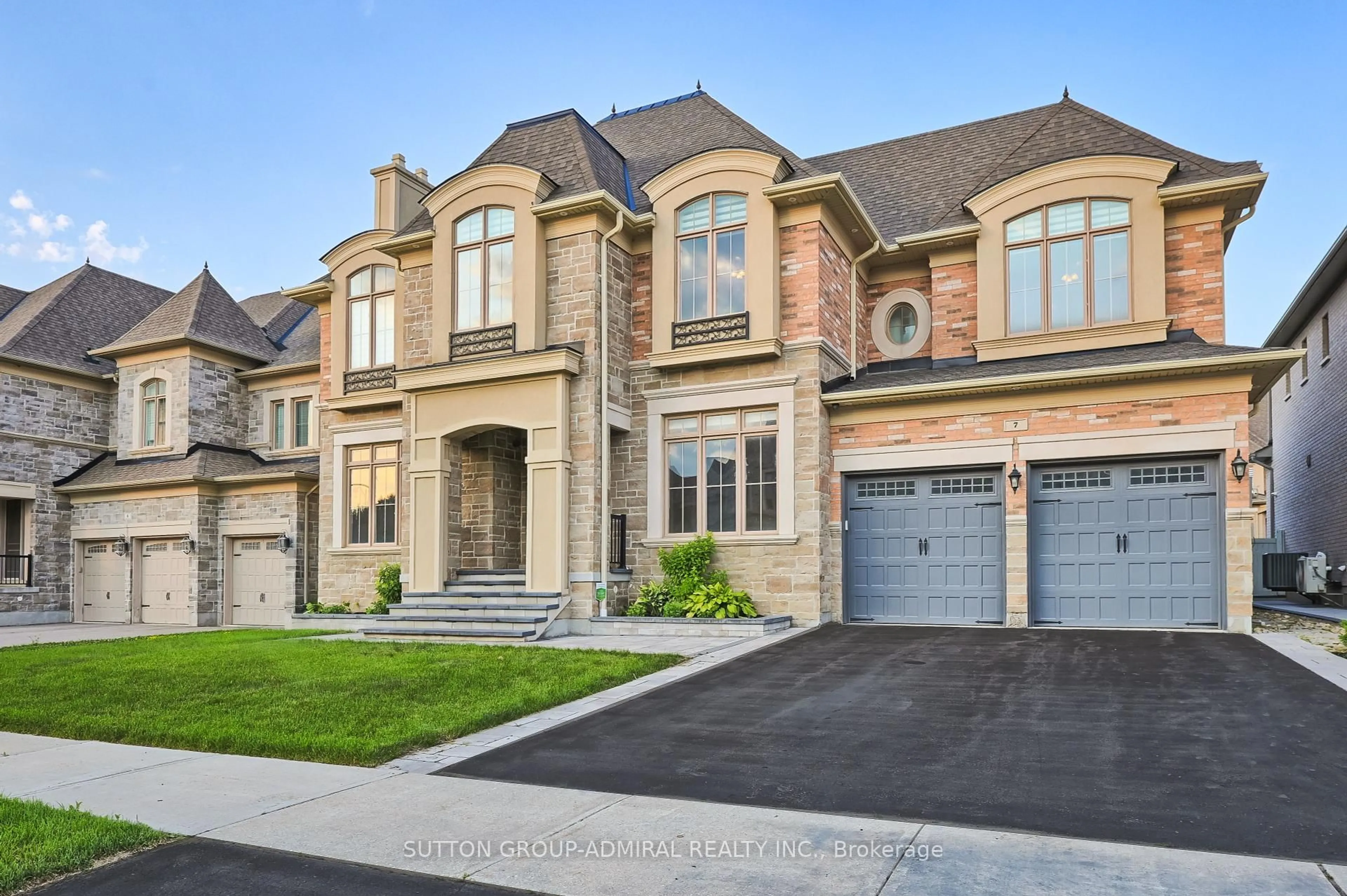 Home with brick exterior material, street for 7 Kinghorn Rd, King Ontario L7B 0M8