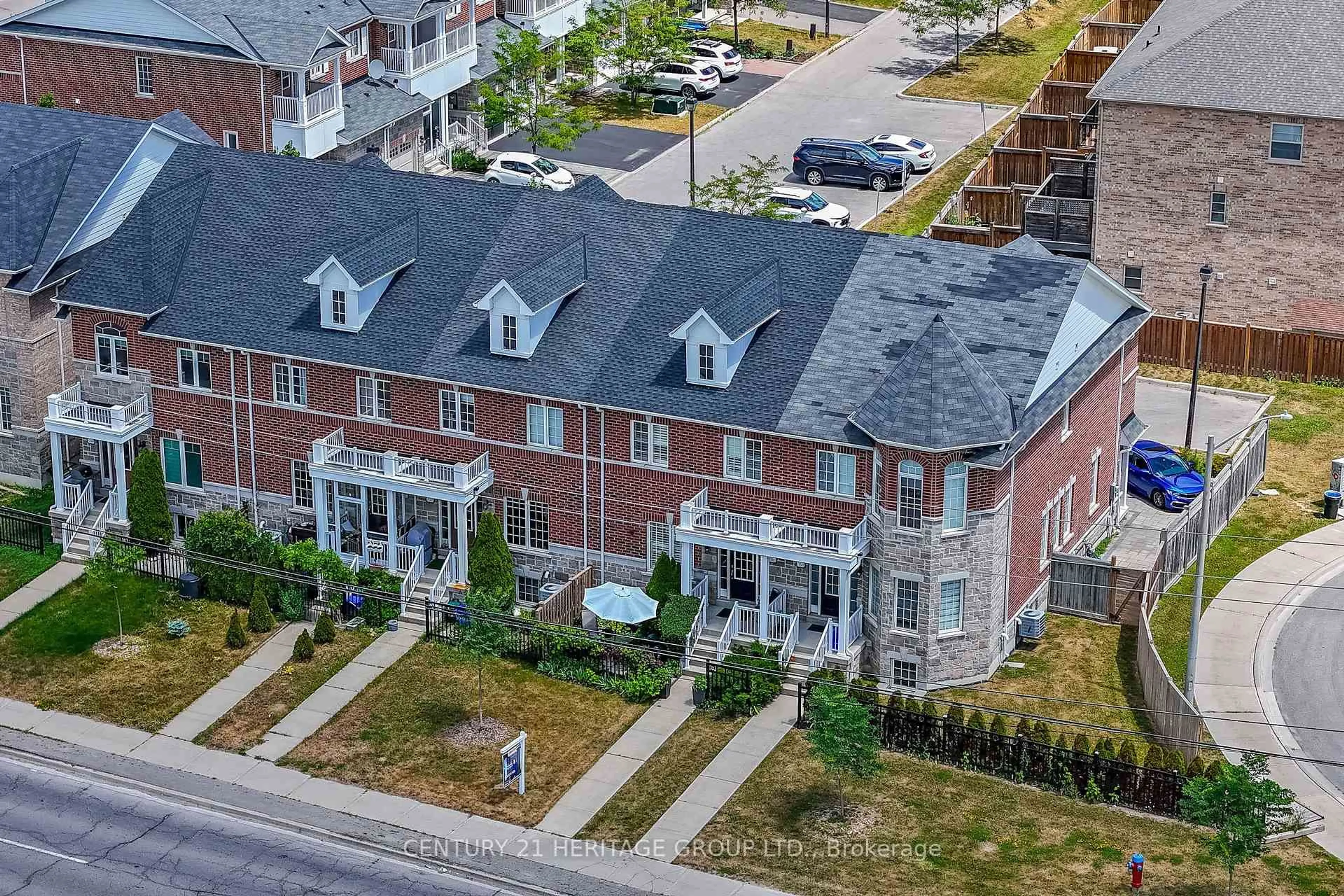 A pic from outside/outdoor area/front of a property/back of a property/a pic from drone, street for 13303 Bathurst St, Richmond Hill Ontario L4E 0Z6
