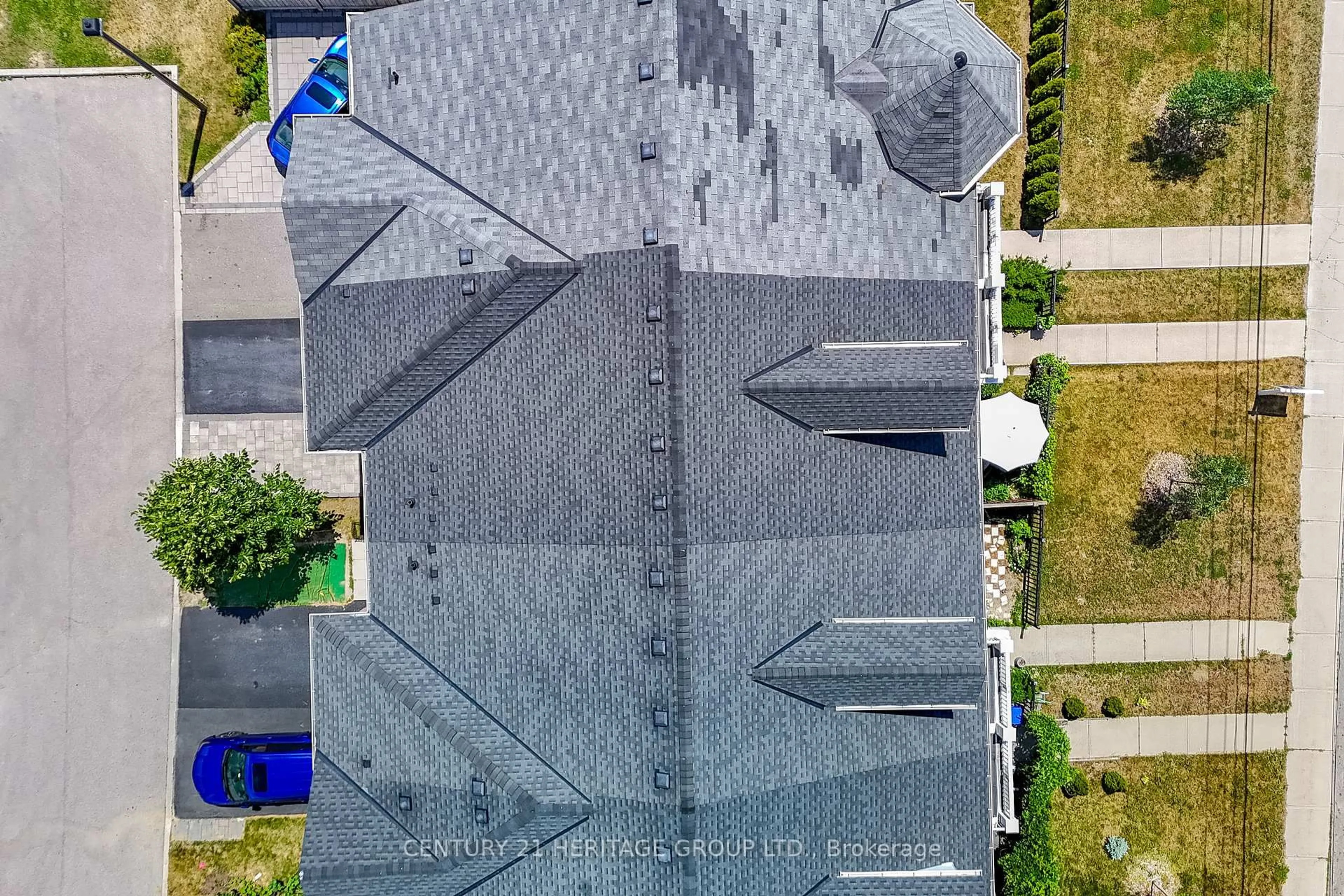 A pic from outside/outdoor area/front of a property/back of a property/a pic from drone, street for 13303 Bathurst St, Richmond Hill Ontario L4E 0Z6