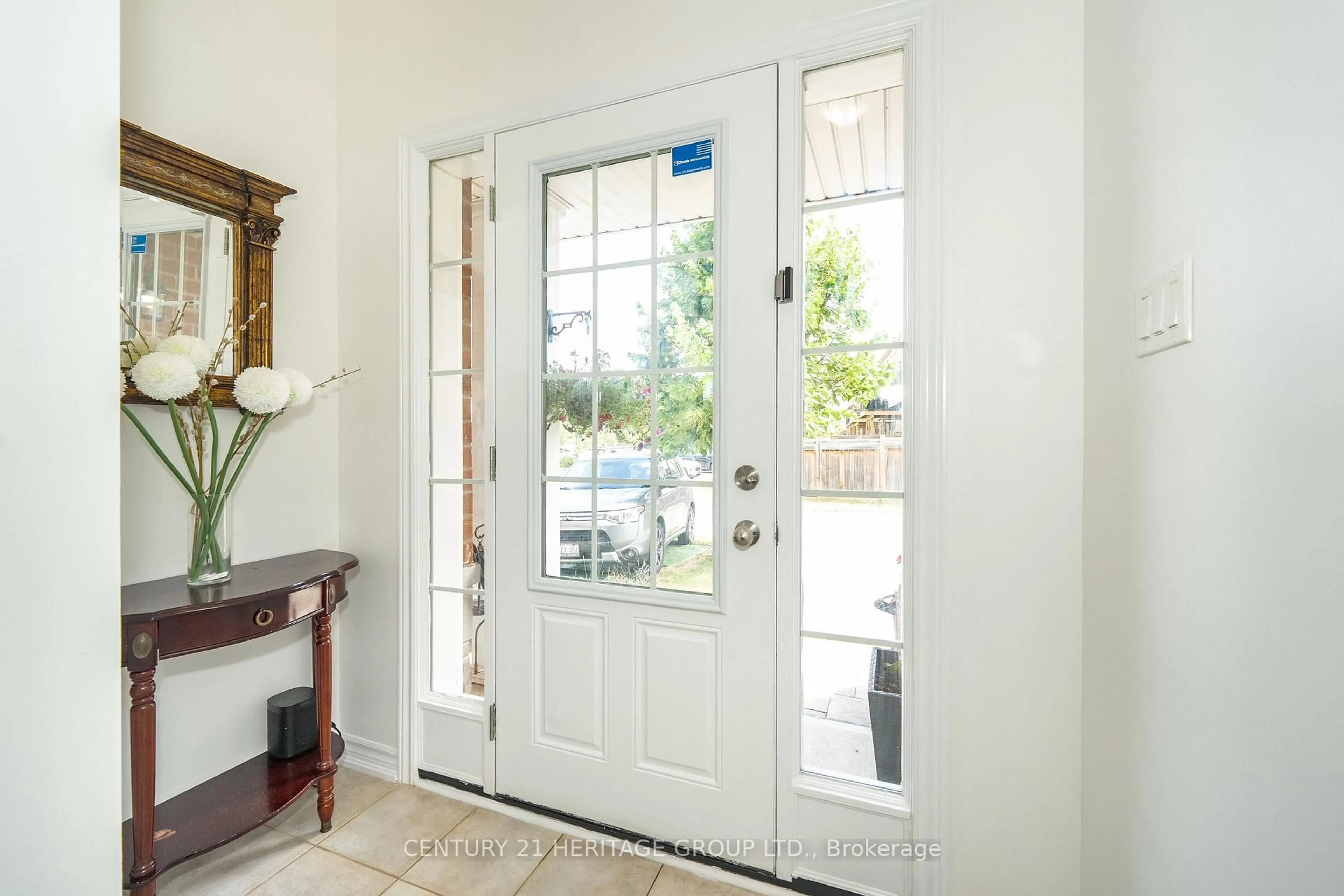 Indoor entryway for 13303 Bathurst St, Richmond Hill Ontario L4E 0Z6