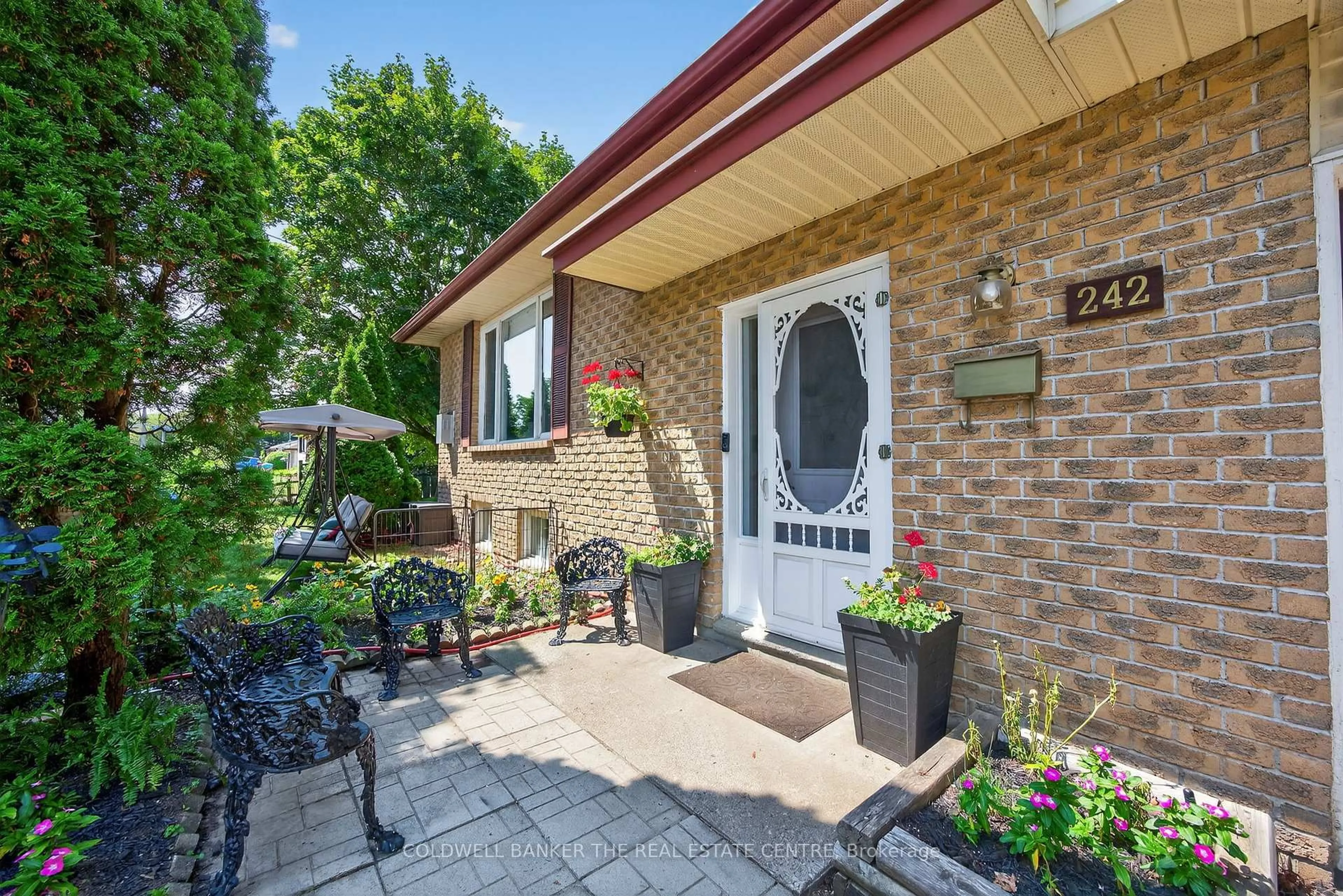 Home with brick exterior material, street for 242 East St, East Gwillimbury Ontario L9N 1K8