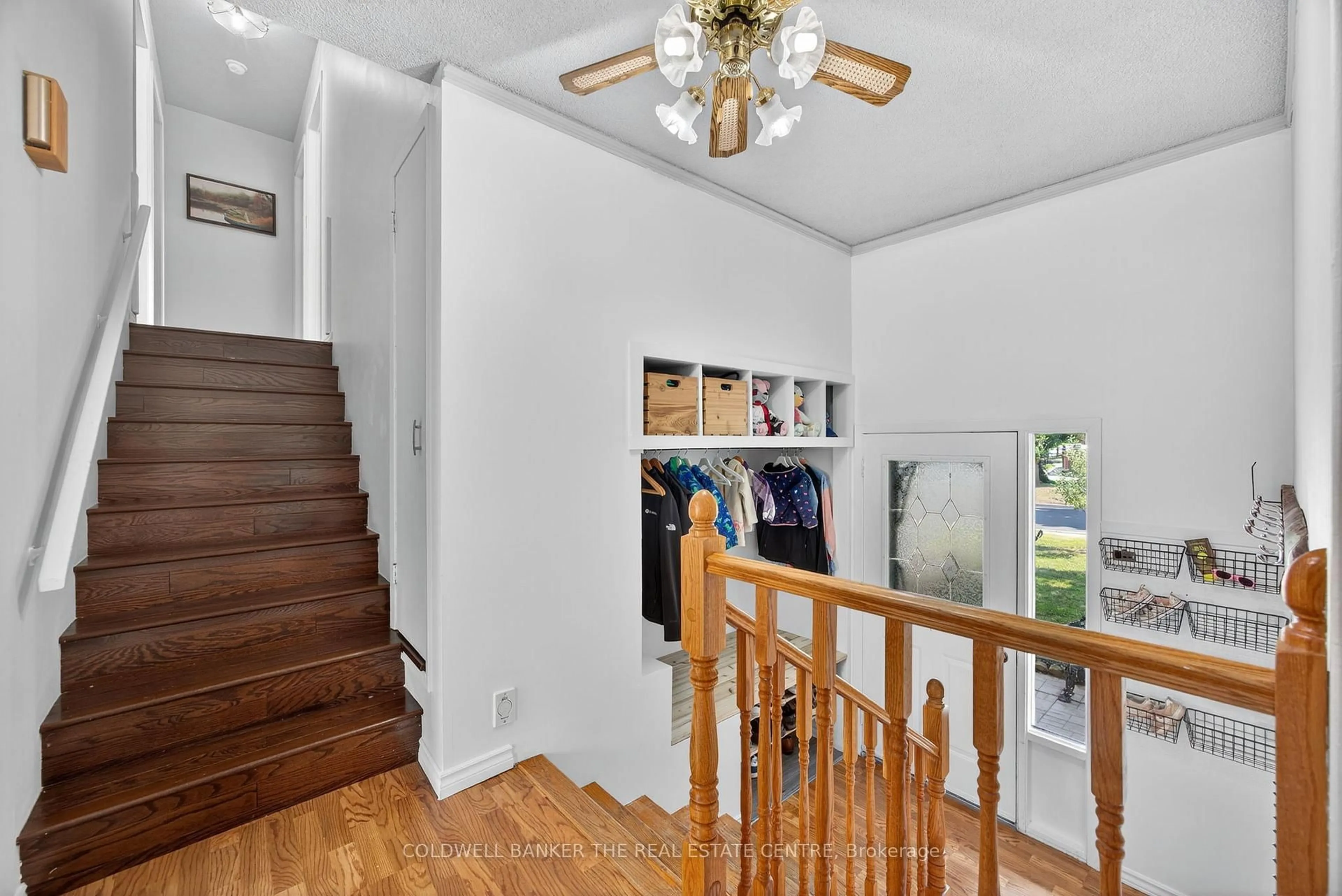 Indoor entryway for 242 East St, East Gwillimbury Ontario L9N 1K8