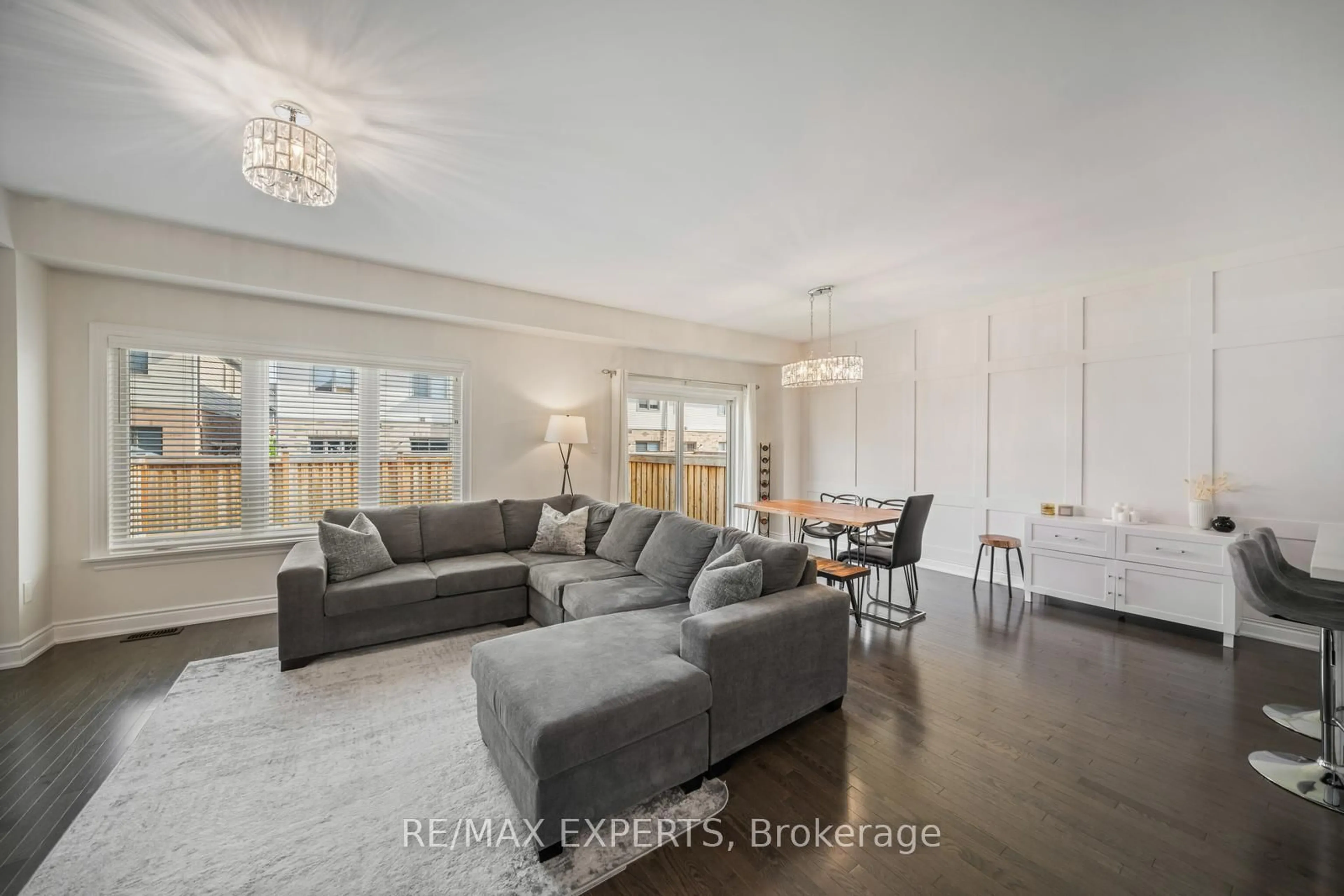 Living room with furniture, unknown for 115 Arnold Cres, New Tecumseth Ontario L9R 0T5