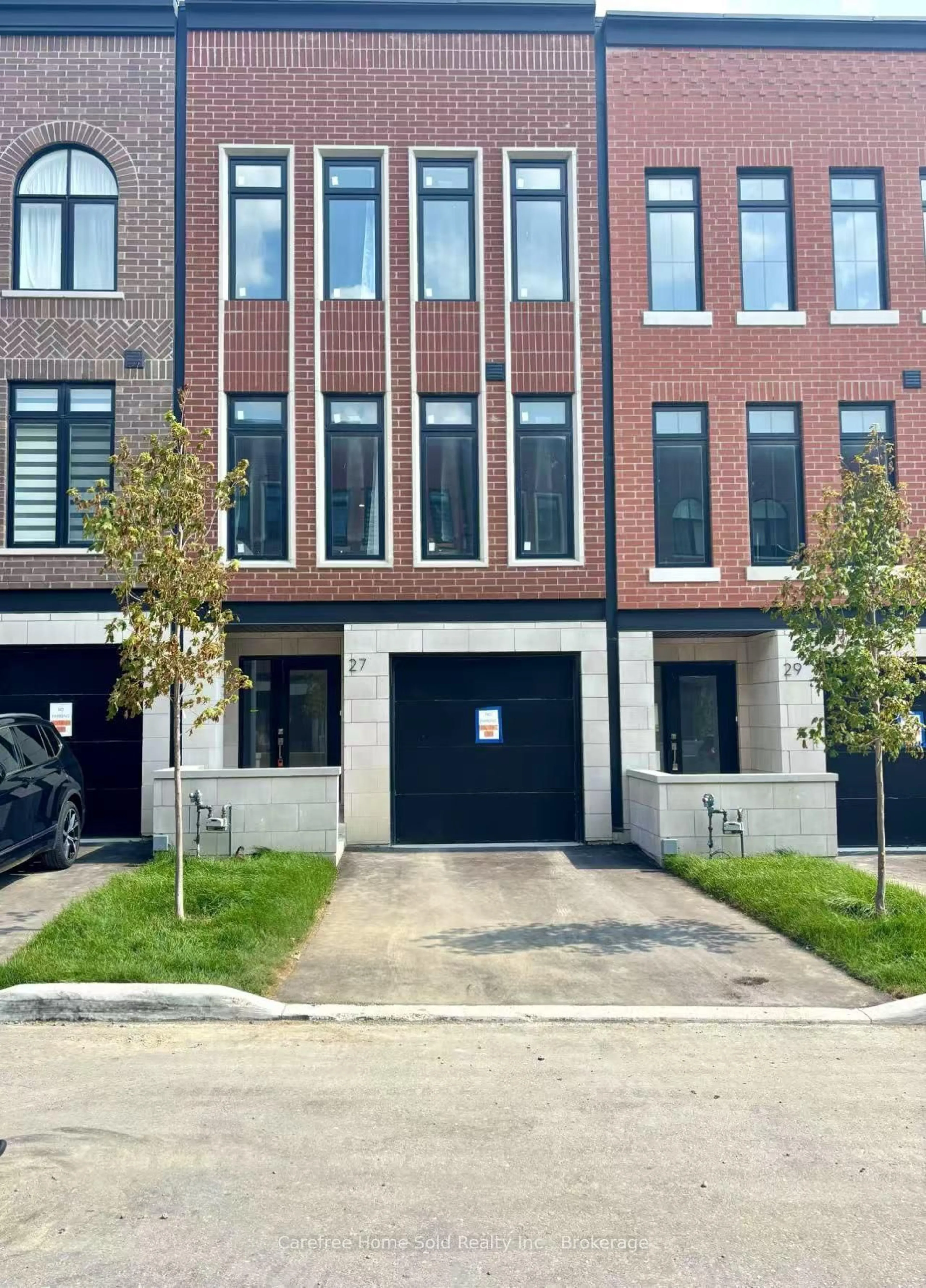 Home with brick exterior material, street for 27 Chestnut Crt, Aurora Ontario L4G 4A4
