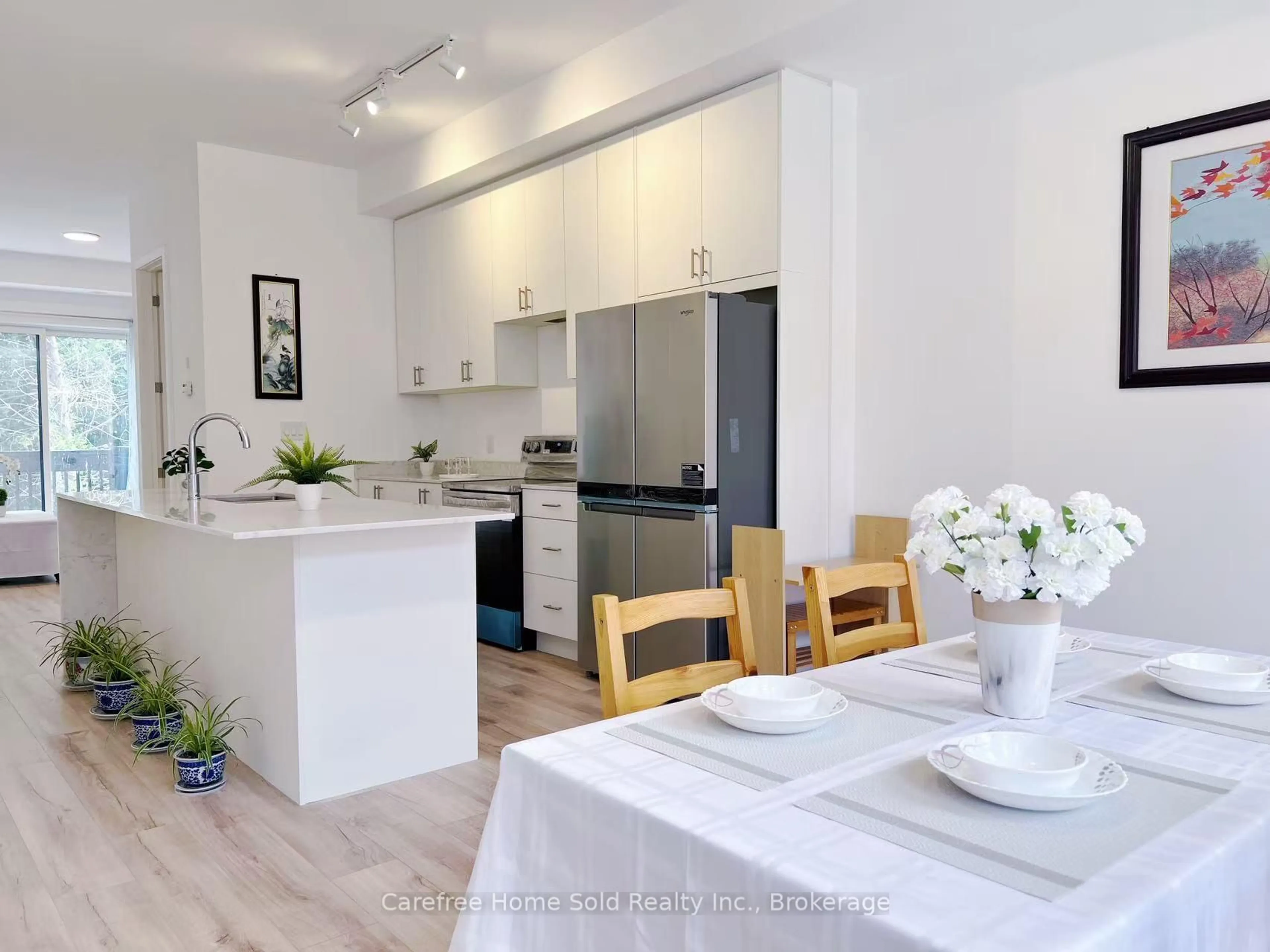 Open concept kitchen, unknown for 27 Chestnut Crt, Aurora Ontario L4G 4A4