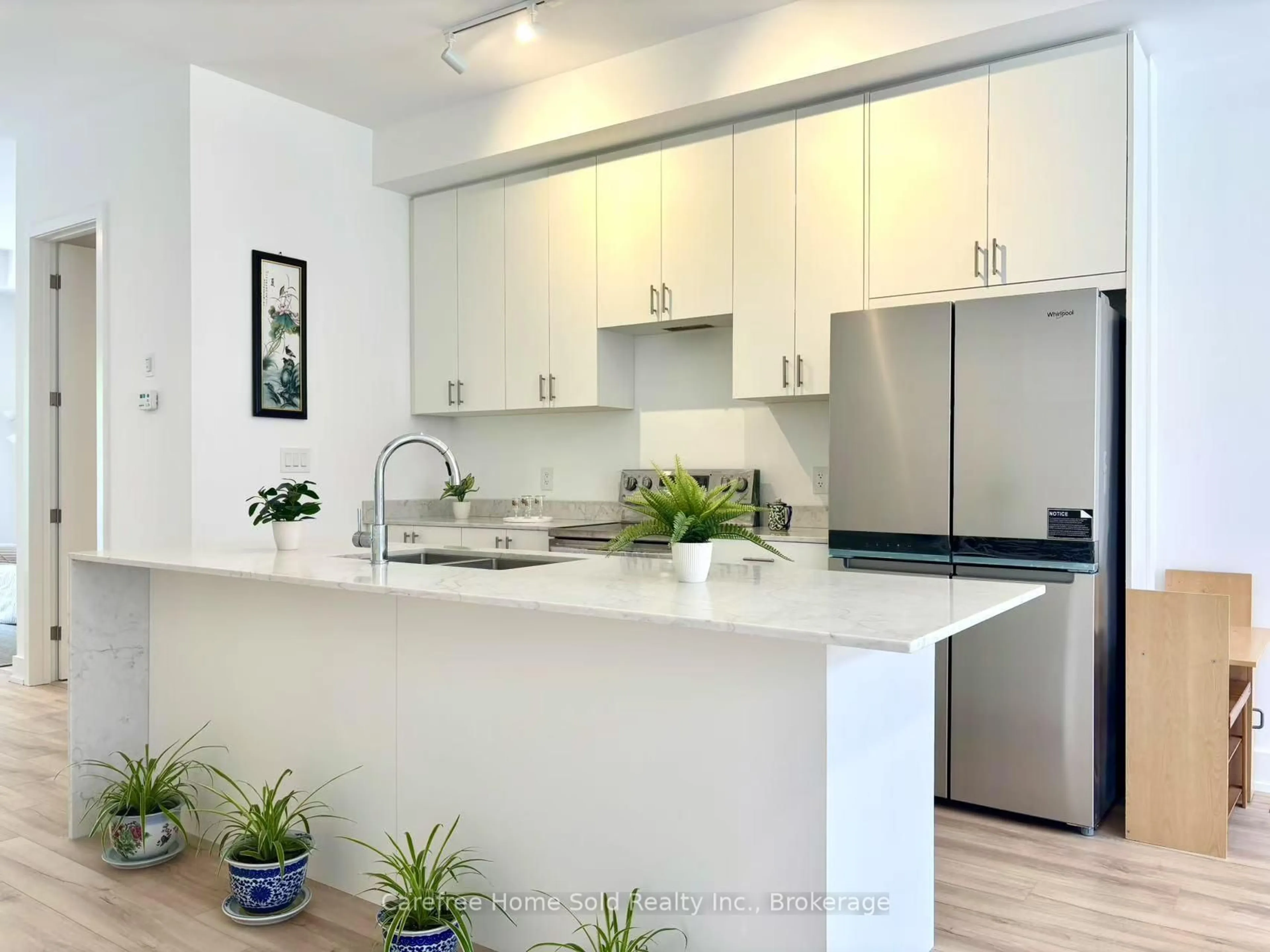 Open concept kitchen, unknown for 27 Chestnut Crt, Aurora Ontario L4G 4A4