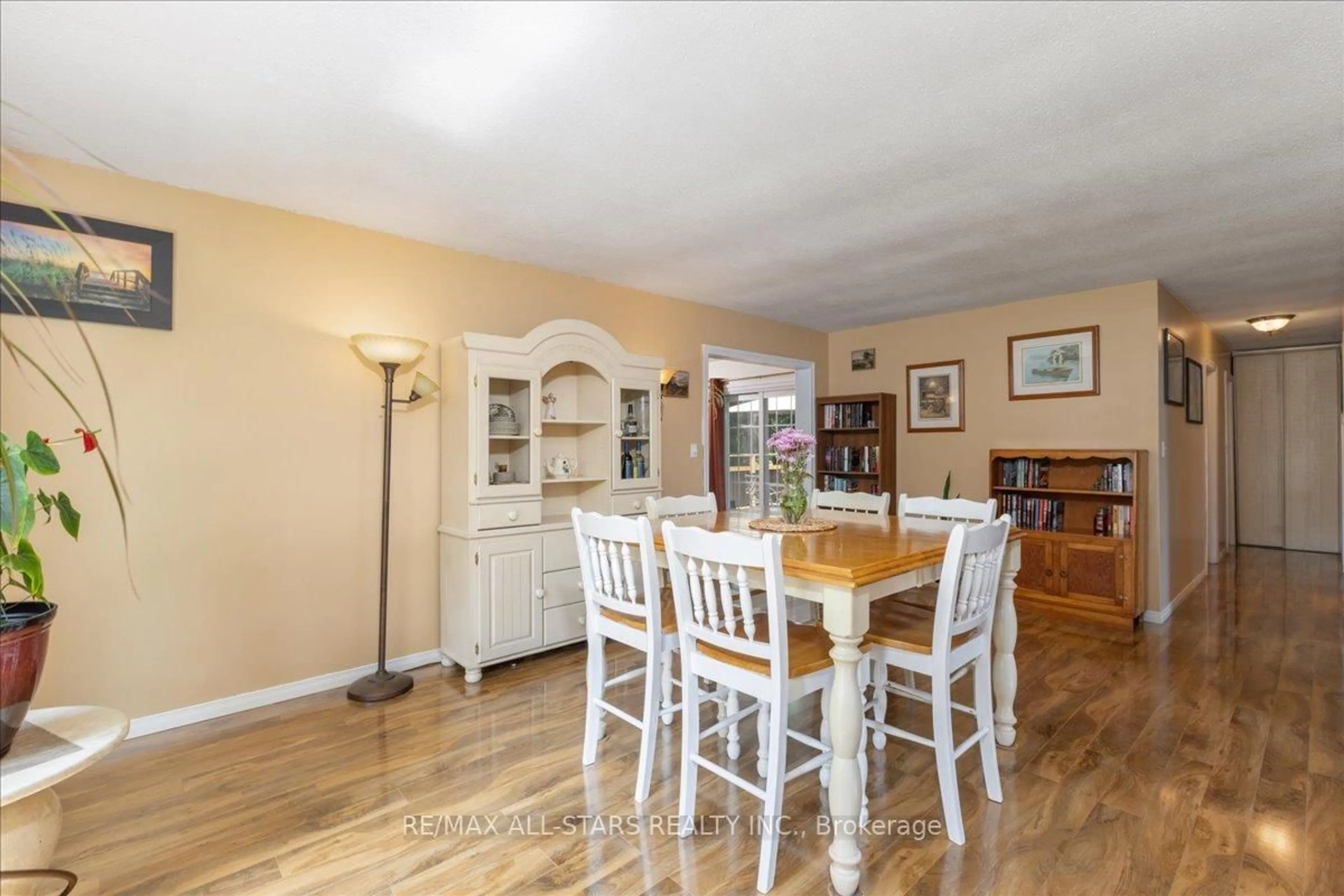 Dining room, wood/laminate floor for 63 Brook Cres, Georgina Ontario L0E 1N0