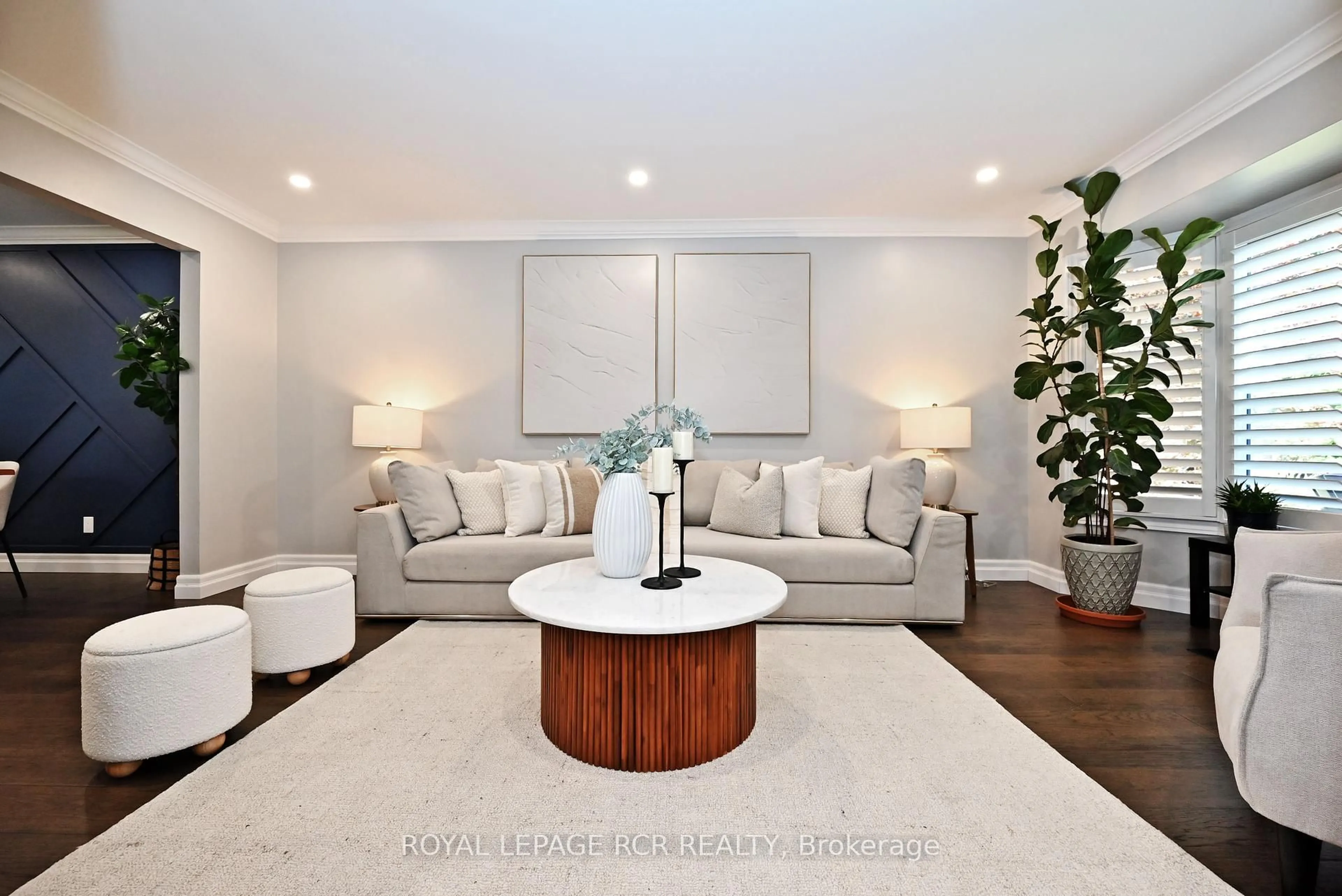 Living room with furniture, wood/laminate floor for 24 Murdock Ave, Aurora Ontario L4G 5E6