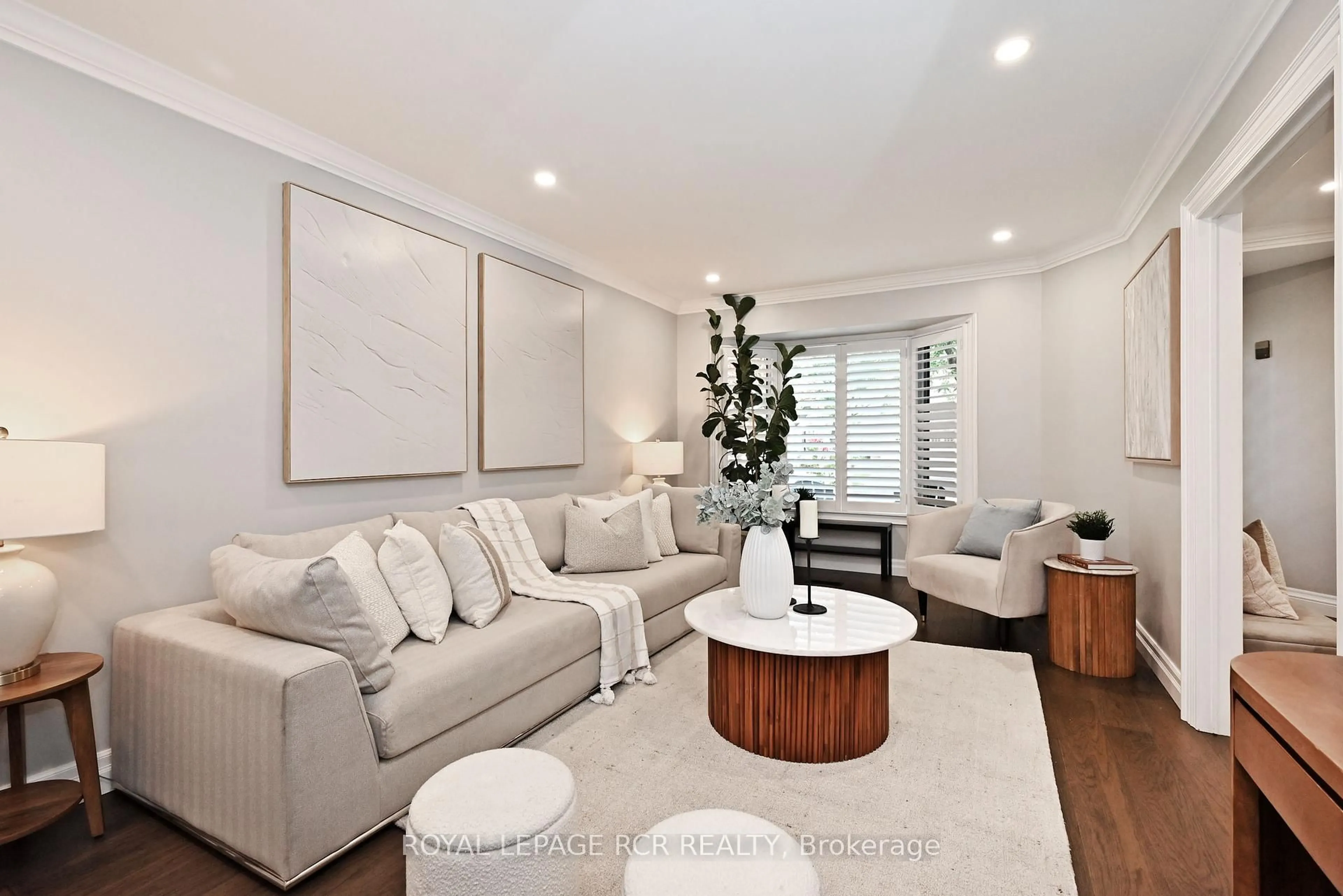 Living room with furniture, unknown for 24 Murdock Ave, Aurora Ontario L4G 5E6