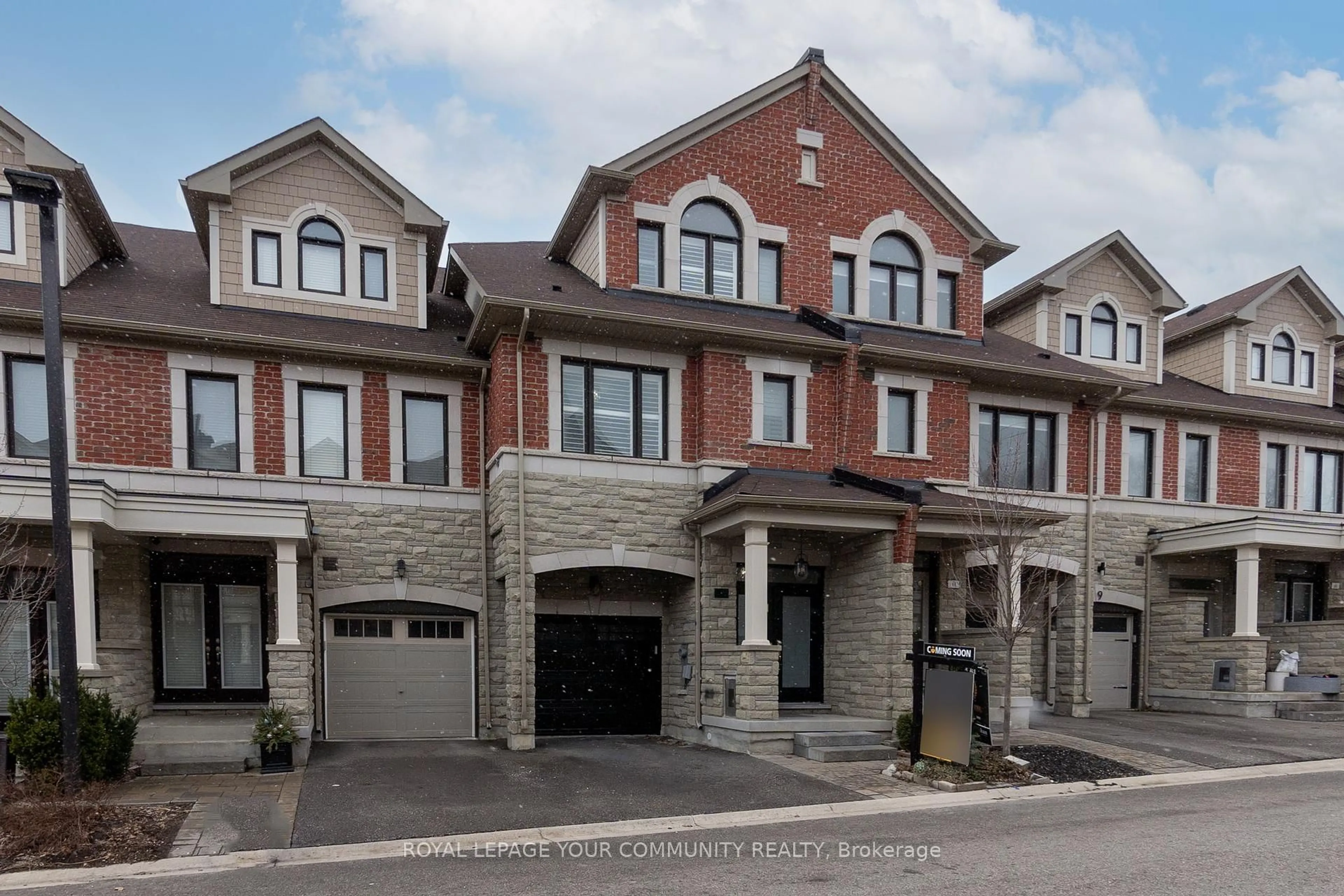 Home with brick exterior material, street for 15 Hiawatha Crt, Vaughan Ontario L4L 0J2