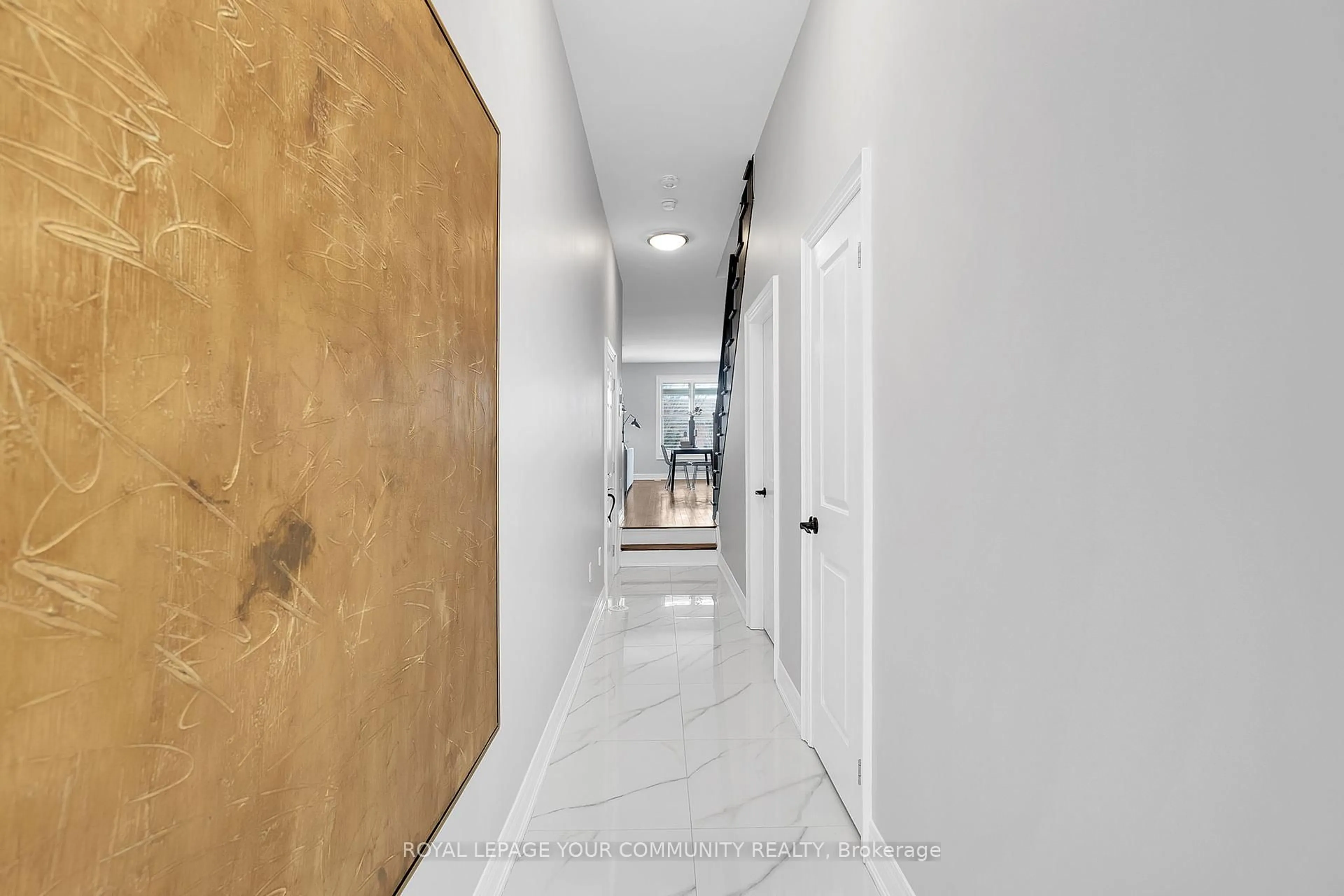 Indoor foyer for 15 Hiawatha Crt, Vaughan Ontario L4L 0J2