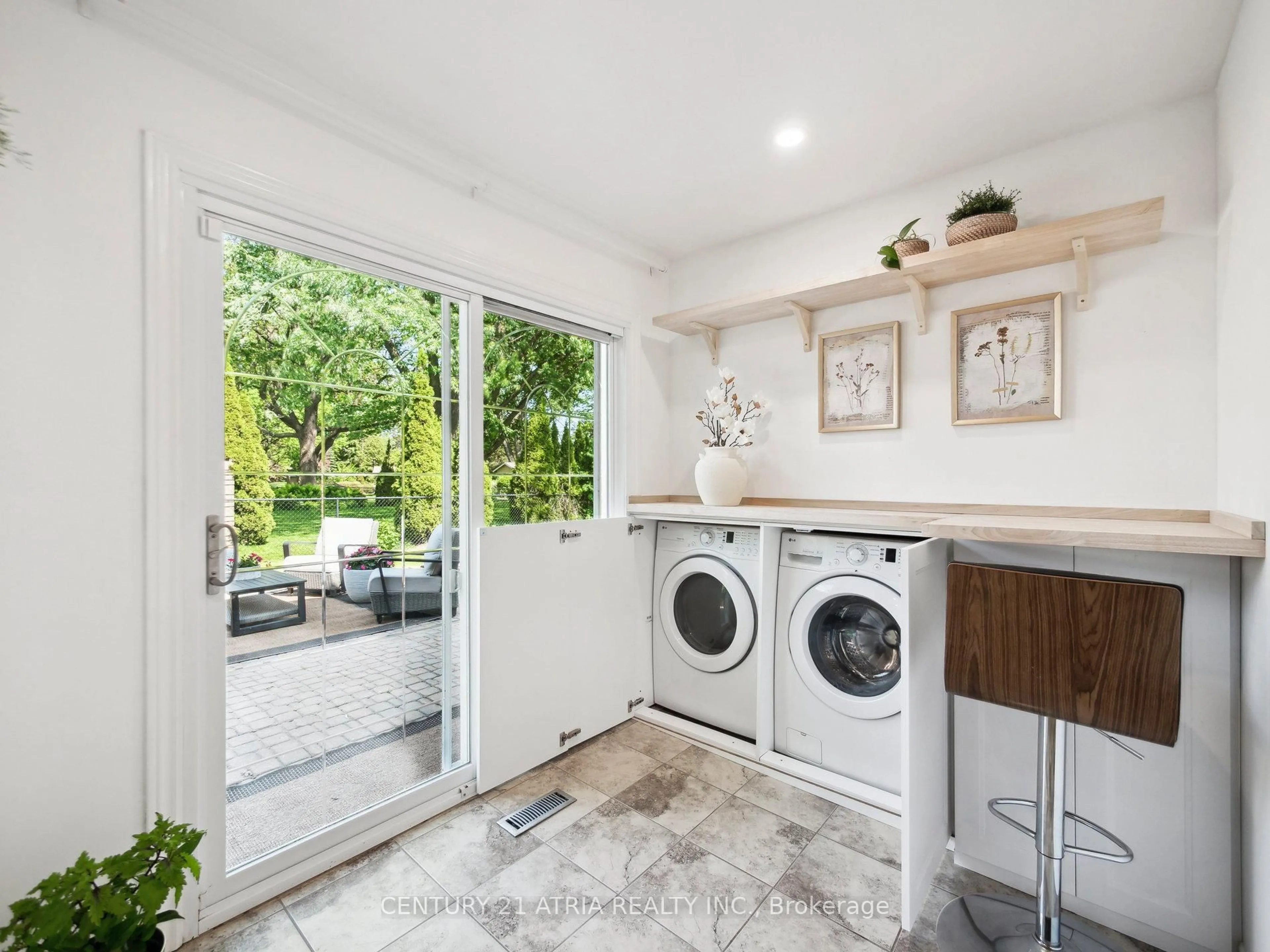 Laundry room for 7 May Ave, East Gwillimbury Ontario L0G 1V0