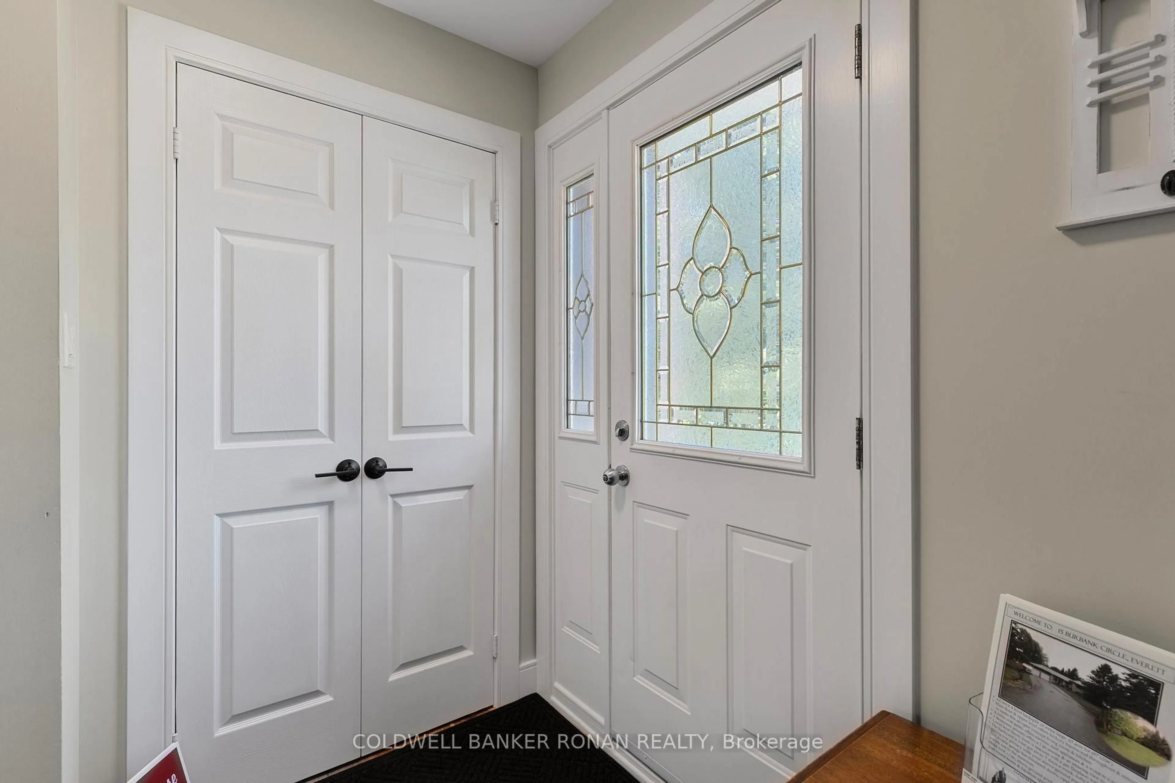 Indoor entryway for 15 Burbank Circ, Adjala-Tosorontio Ontario L0M 1J0