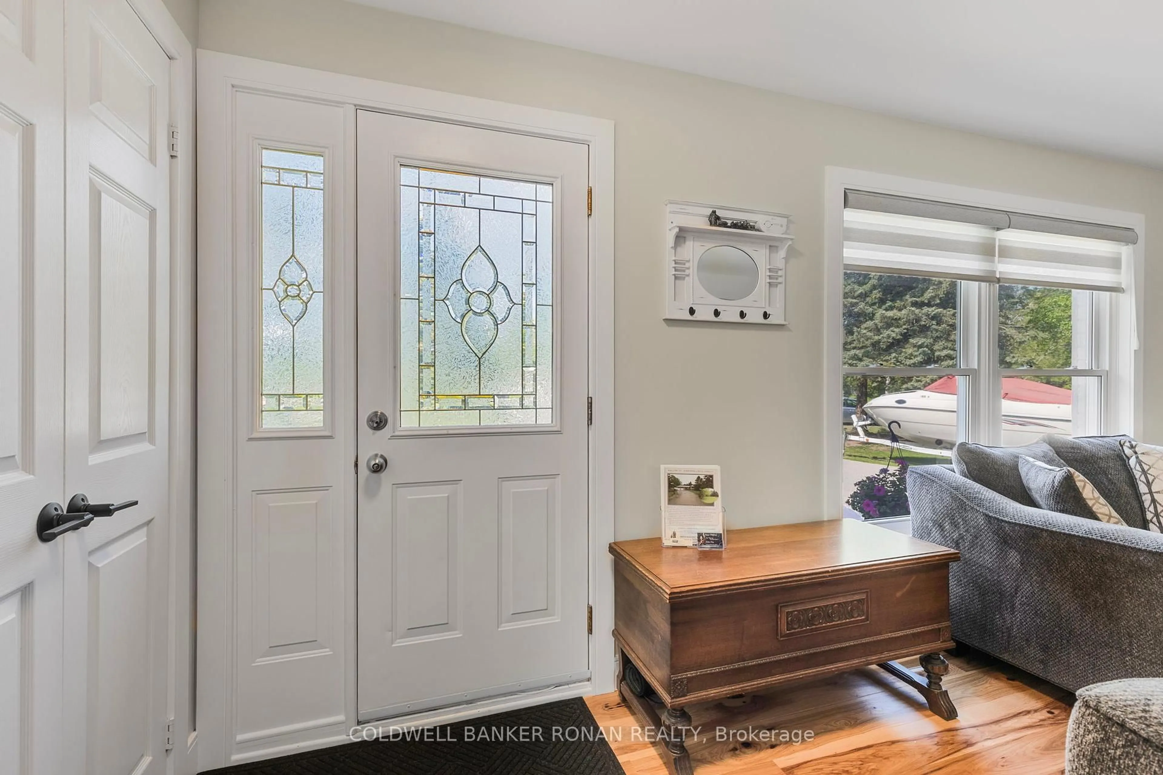 Indoor entryway for 15 Burbank Circ, Adjala-Tosorontio Ontario L0M 1J0