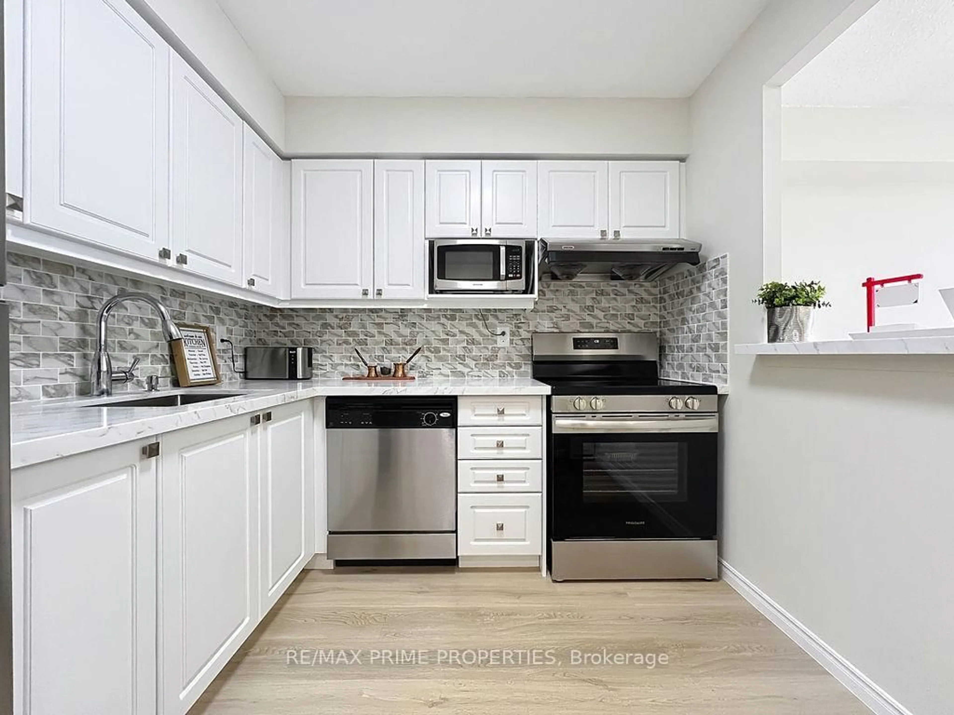 Unknown for 91 Townsgate Dr #608, Vaughan Ontario L4J 8E8