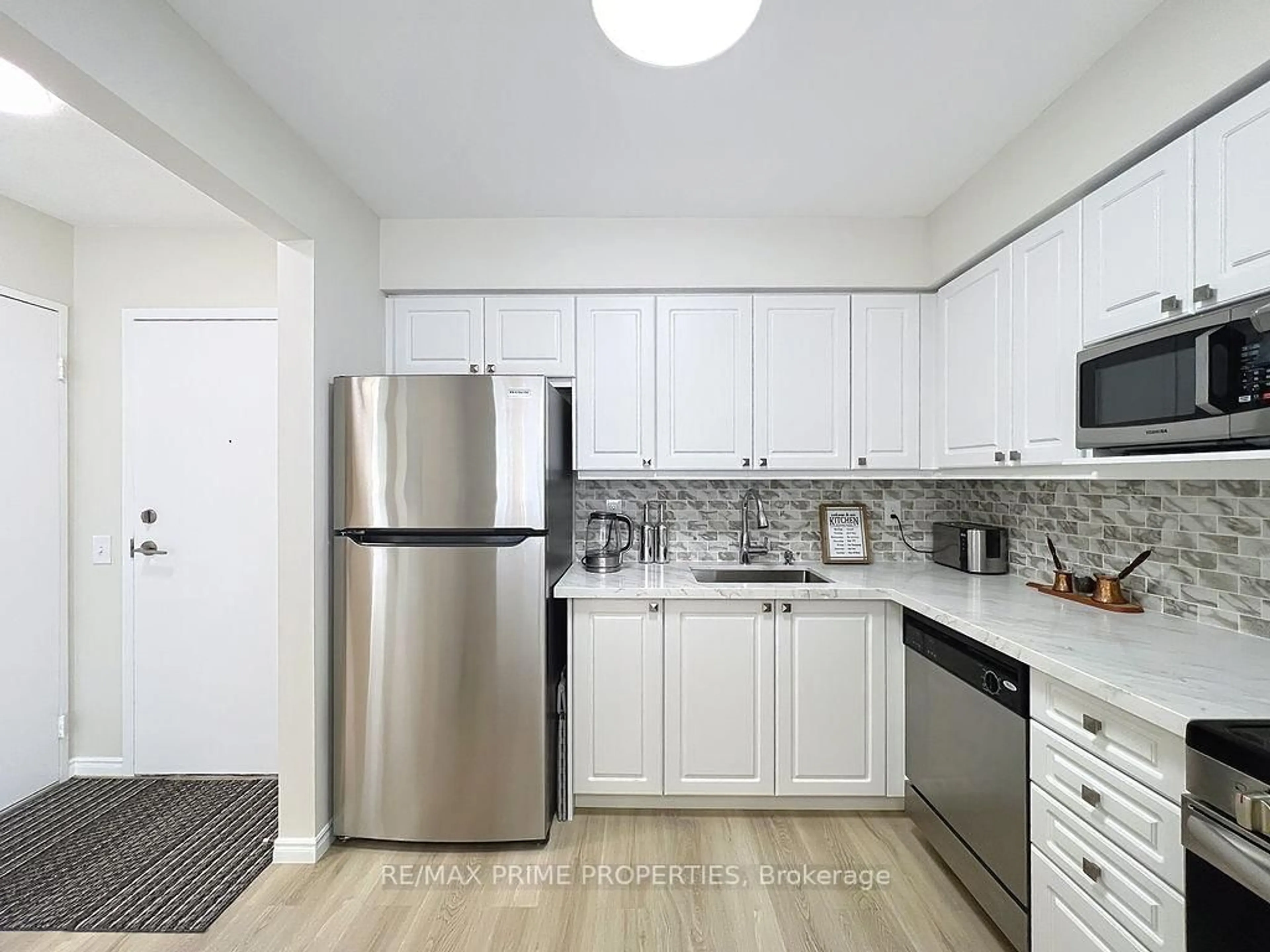 Standard kitchen, unknown for 91 Townsgate Dr #608, Vaughan Ontario L4J 8E8