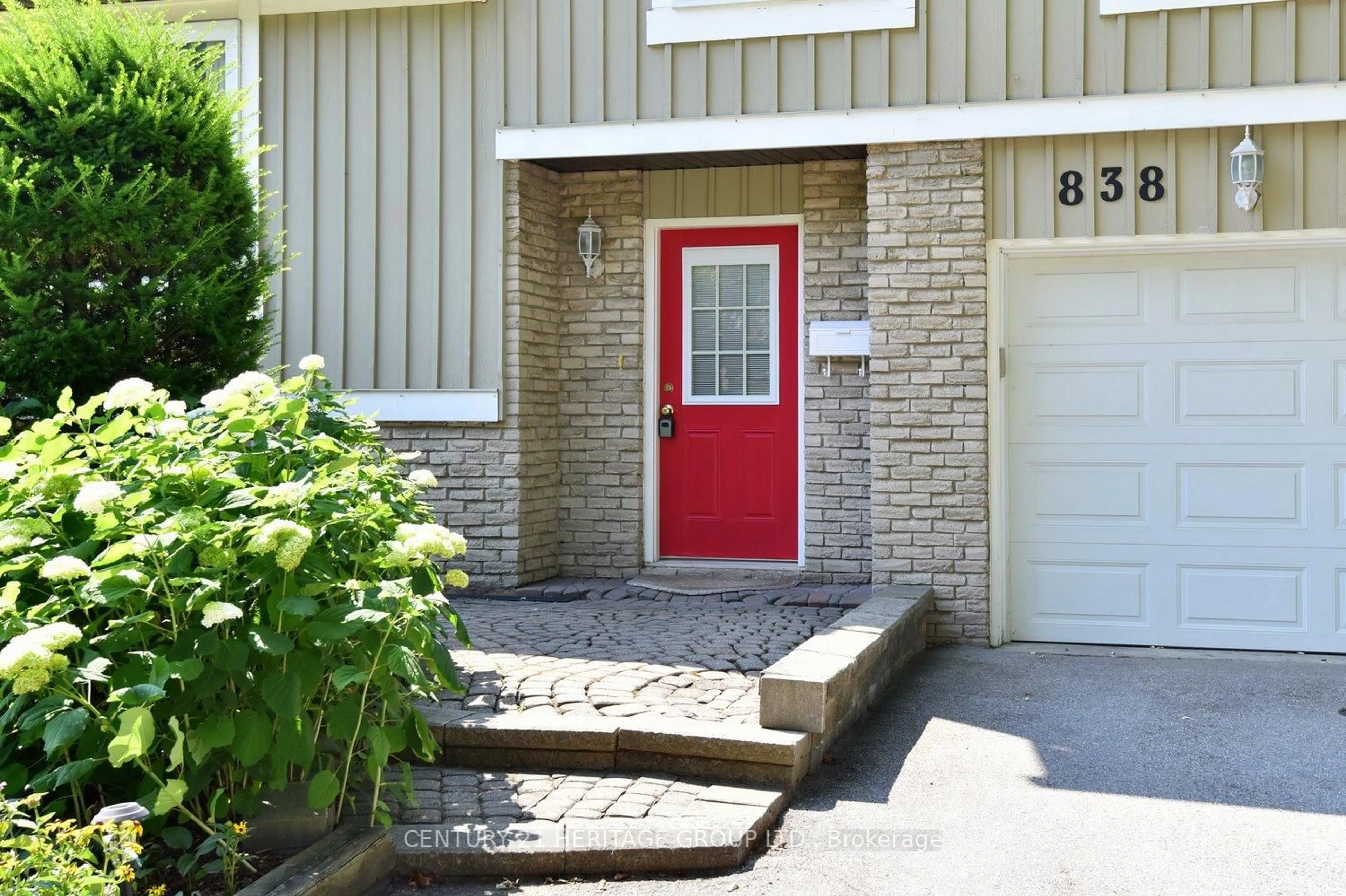 Unknown for 838 Boronia Cres, Newmarket Ontario L3Y 5J9