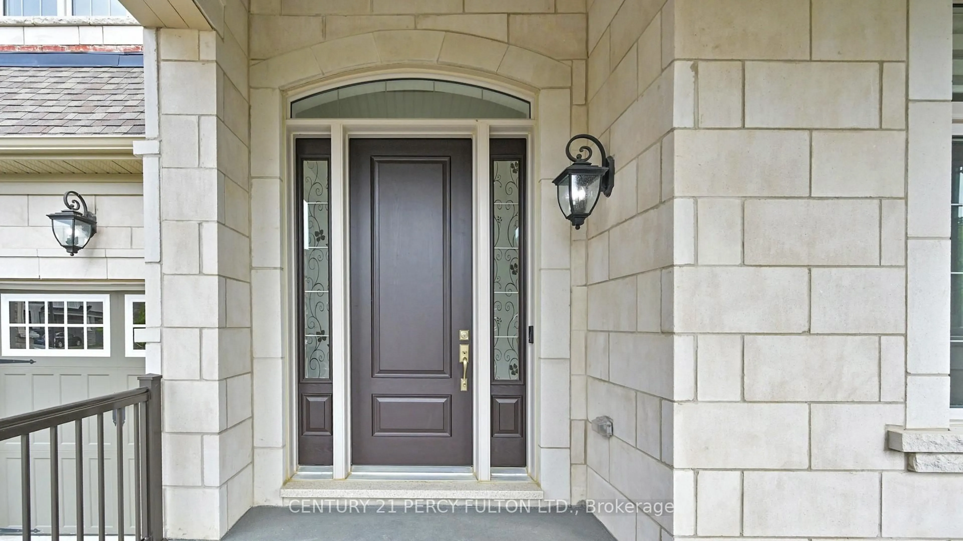 Indoor entryway for 14 Meadow Green Crt, Vaughan Ontario L4H 4V4