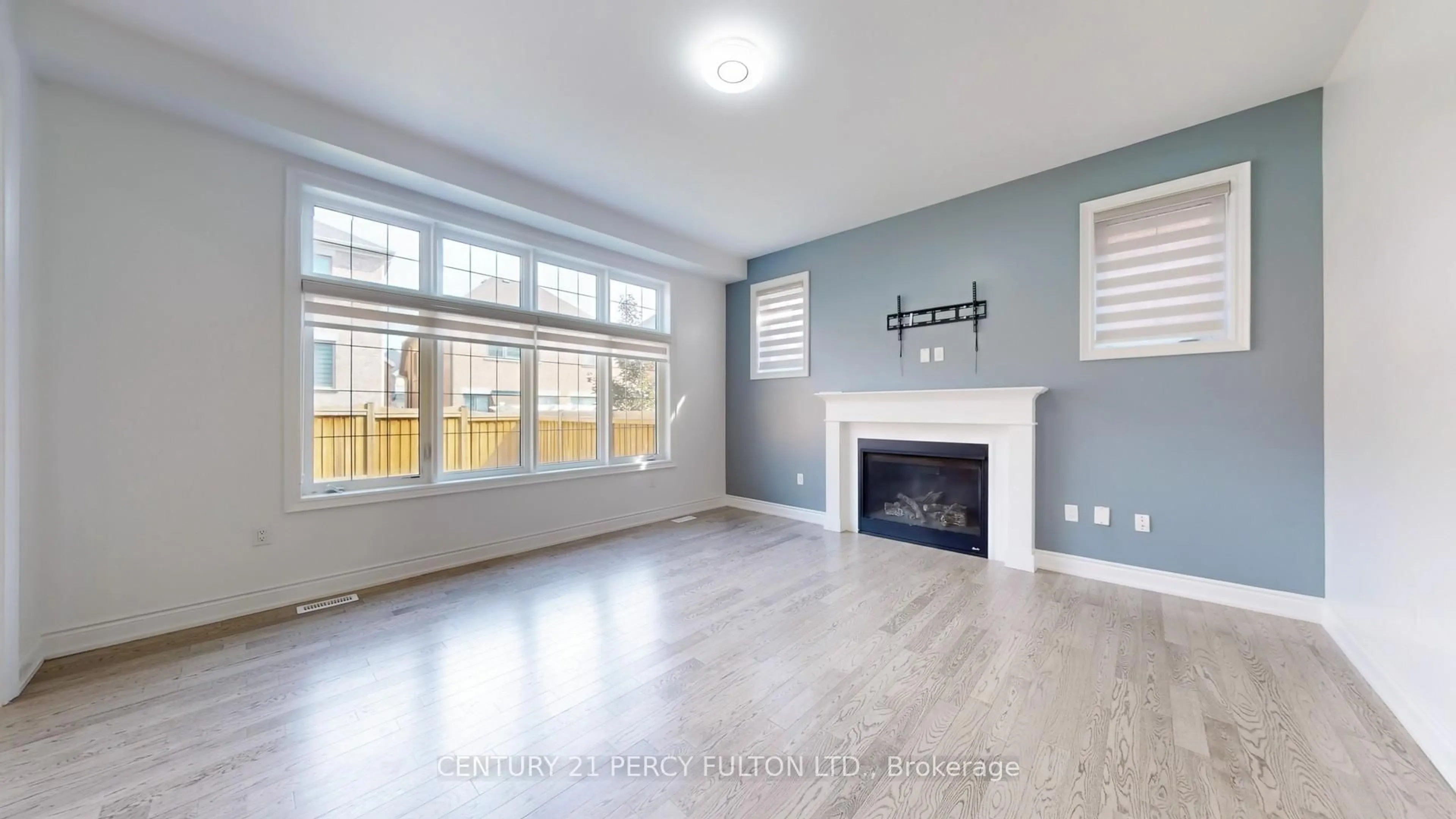 Living room with furniture, unknown for 14 Meadow Green Crt, Vaughan Ontario L4H 4V4